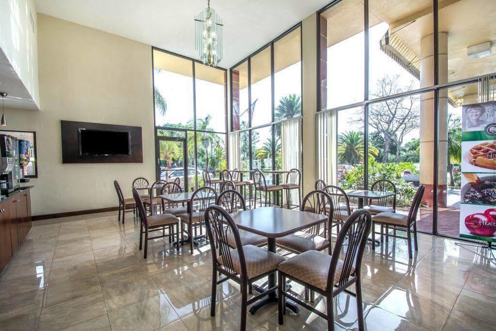 Hotel Quality & At Tropicana Field St. Petersburg