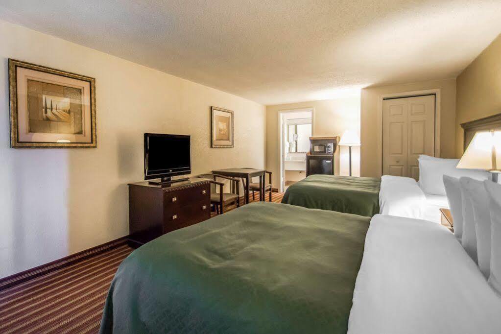 Quality & At Tropicana Field Hotel