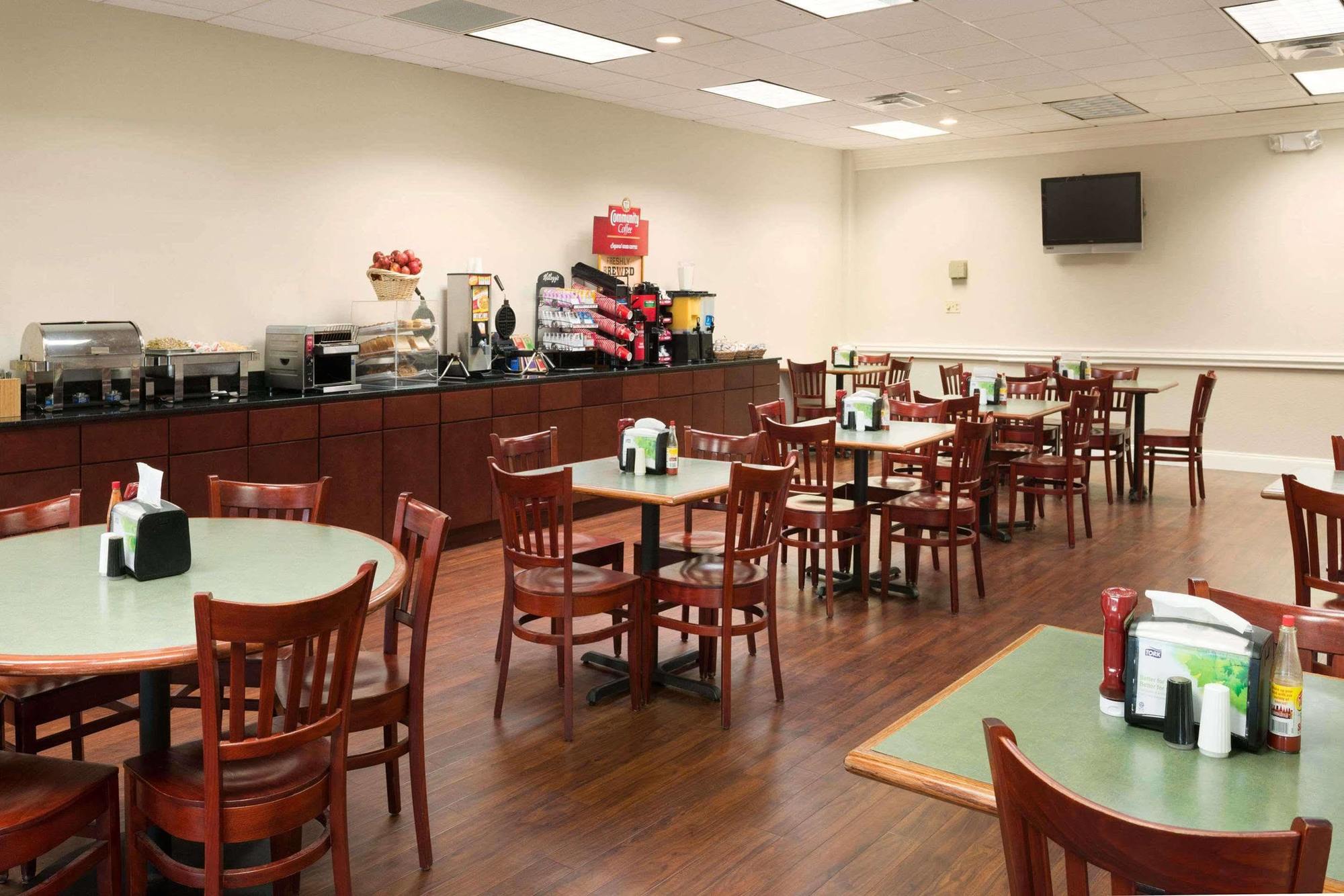 Hotel Wyndham Garden Capitol Near Fsu 3*