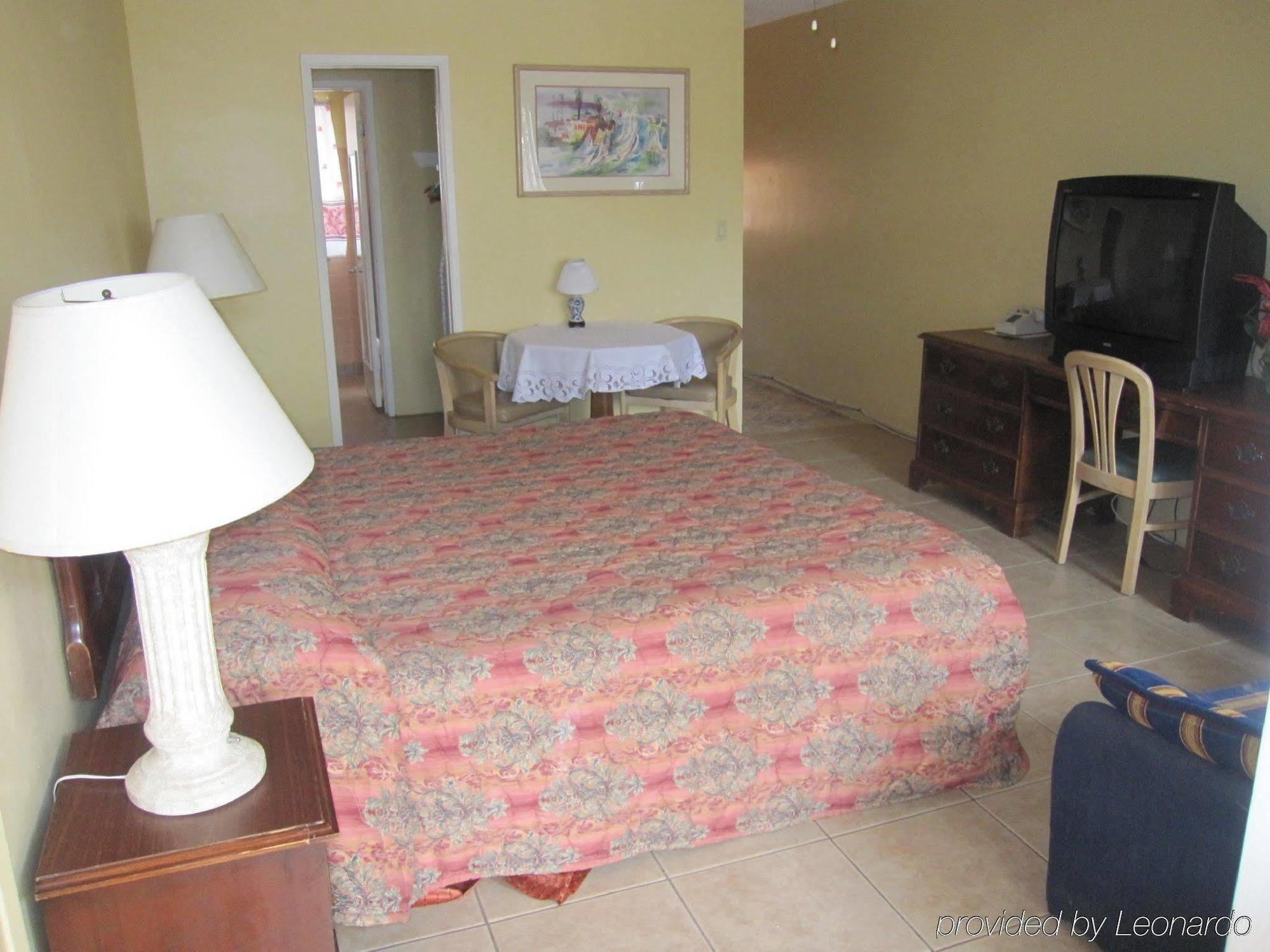 Hotel Blue Strawberry By The Sea 2*