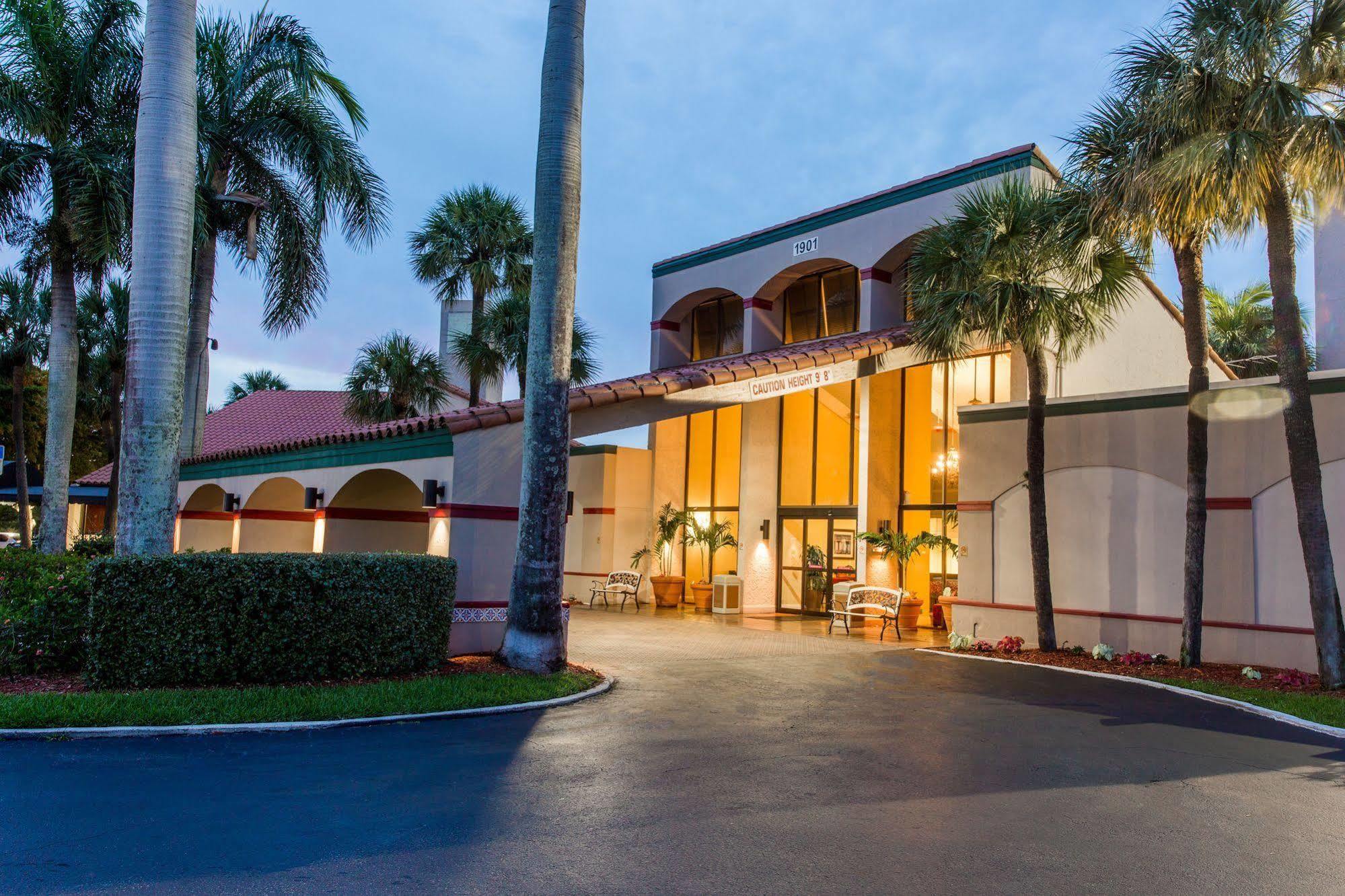 Ramada By Wyndham West Palm Airport Hotel