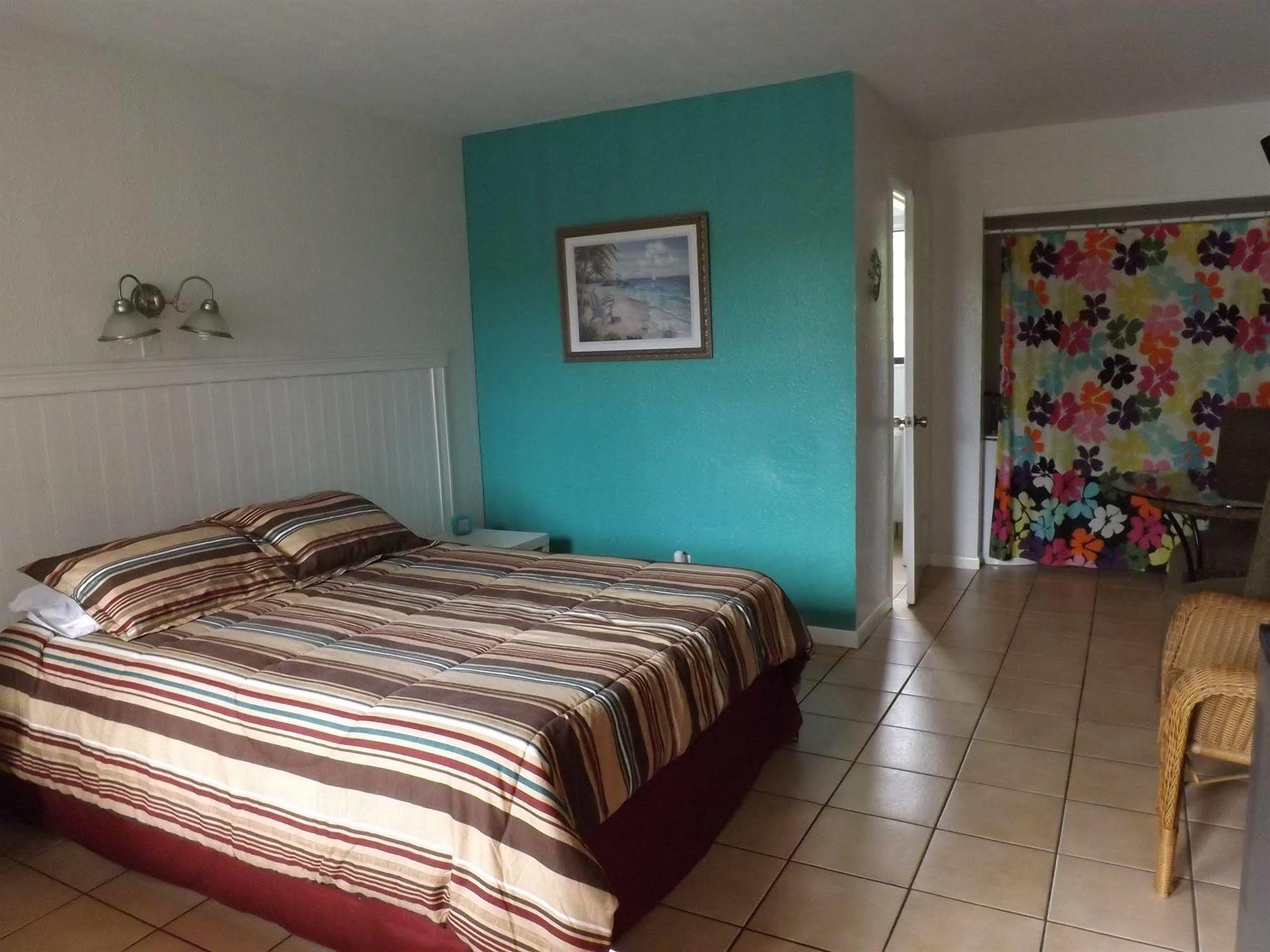 Palm Breeze Hotel Motel