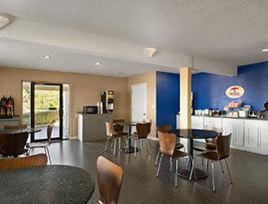 Opulent Oasis Hotel 2*