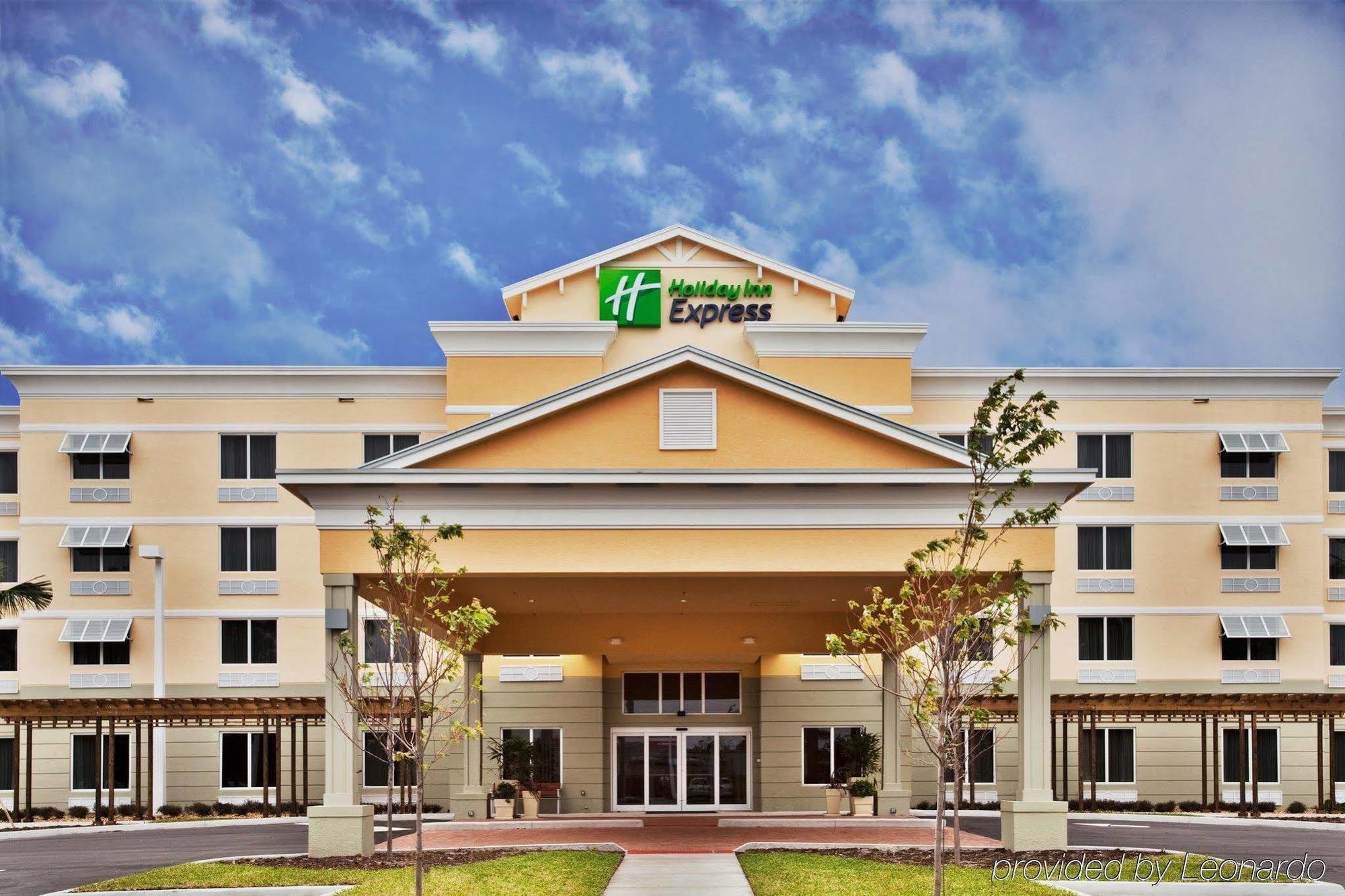 Express & By Ihg Hotel 2*
