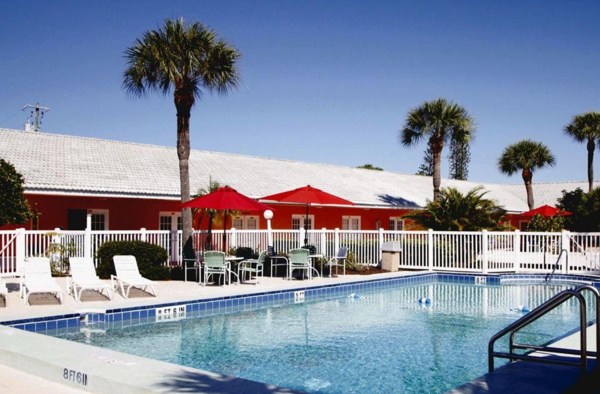 Island Sun & - Venice, Florida Historic Downtown & Getaway Motel 2*