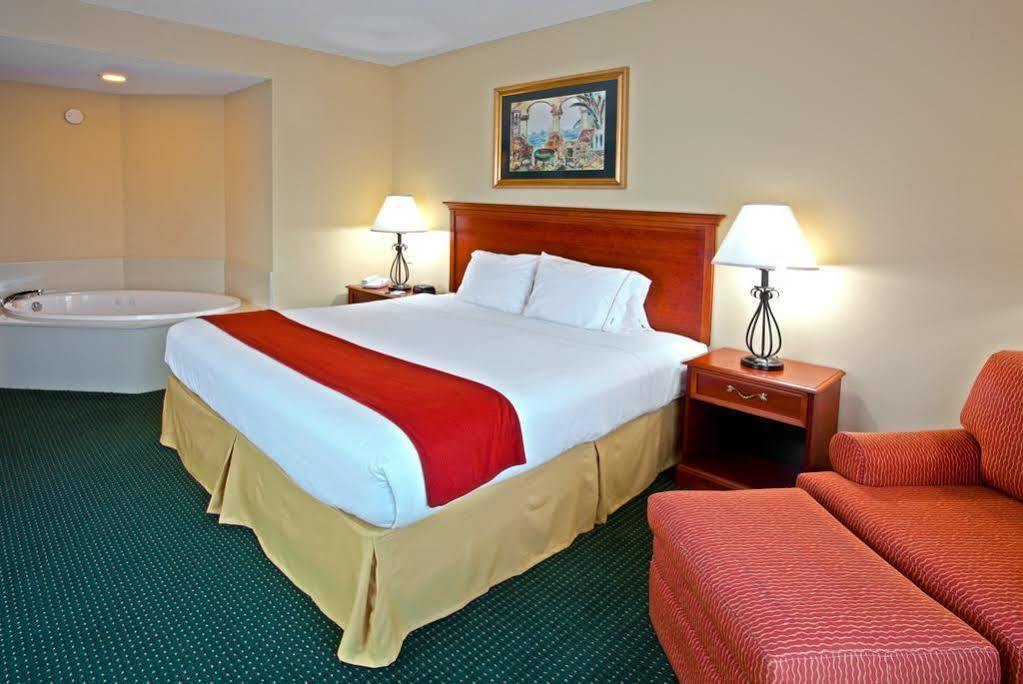 Express & West, An Ihg Hotel Brooksville