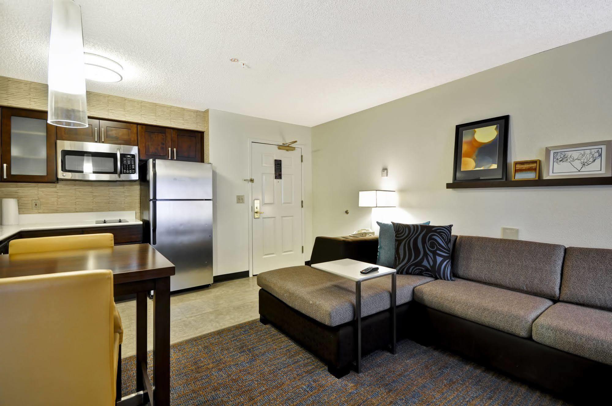 By Marriott Airport Hotel