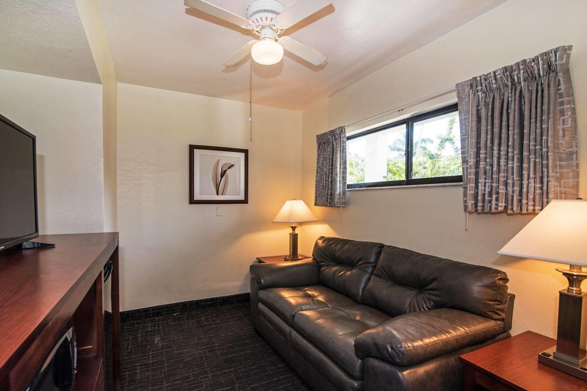The Beachcomber St. Pete & 3*