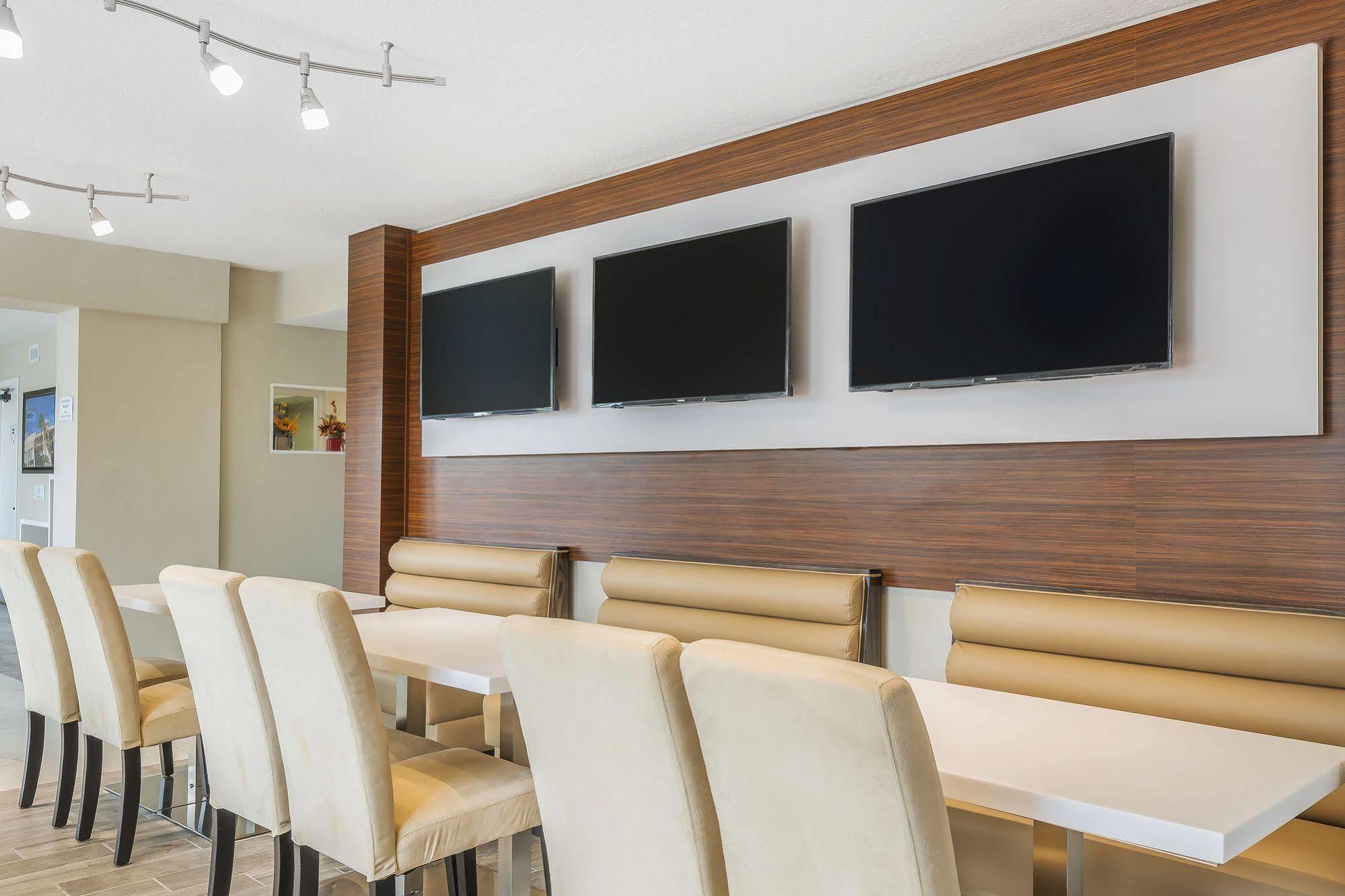 Quality Inn & Suites Kissimmee By The Lake Hotel Four Corners
