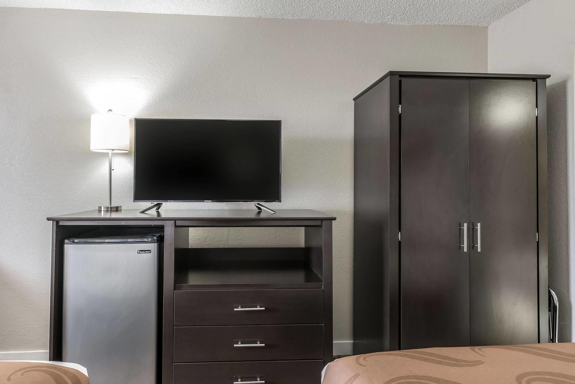 Quality Inn & Suites Kissimmee By The Lake 3* Four Corners
