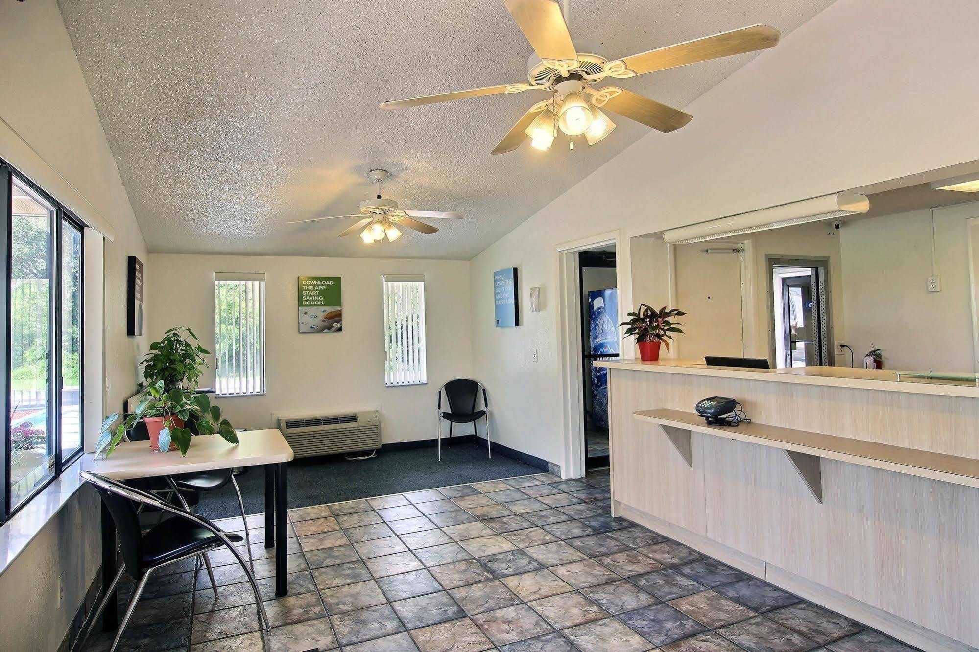 6 2* Palm Bay