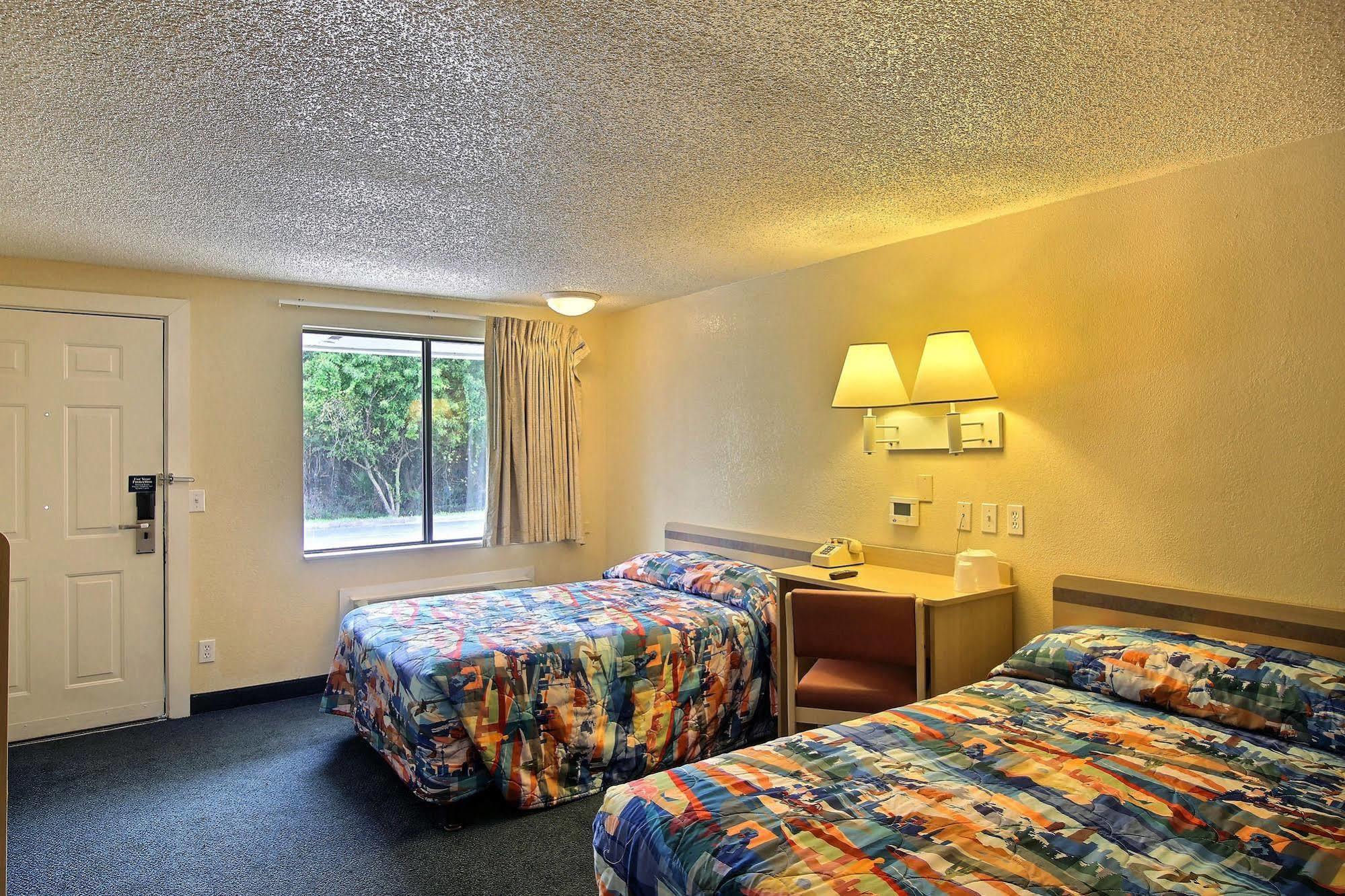 Hotel 6 Palm Bay