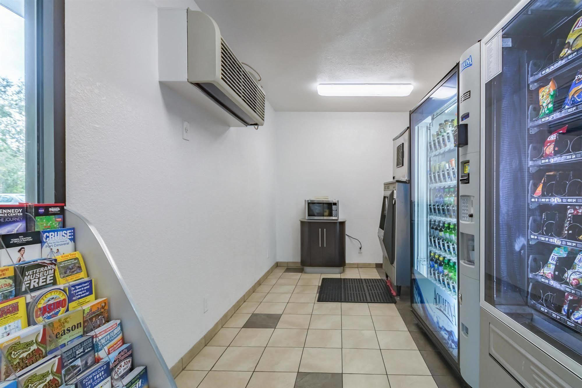 6-ft. Pierce, Fl Hotel 2*