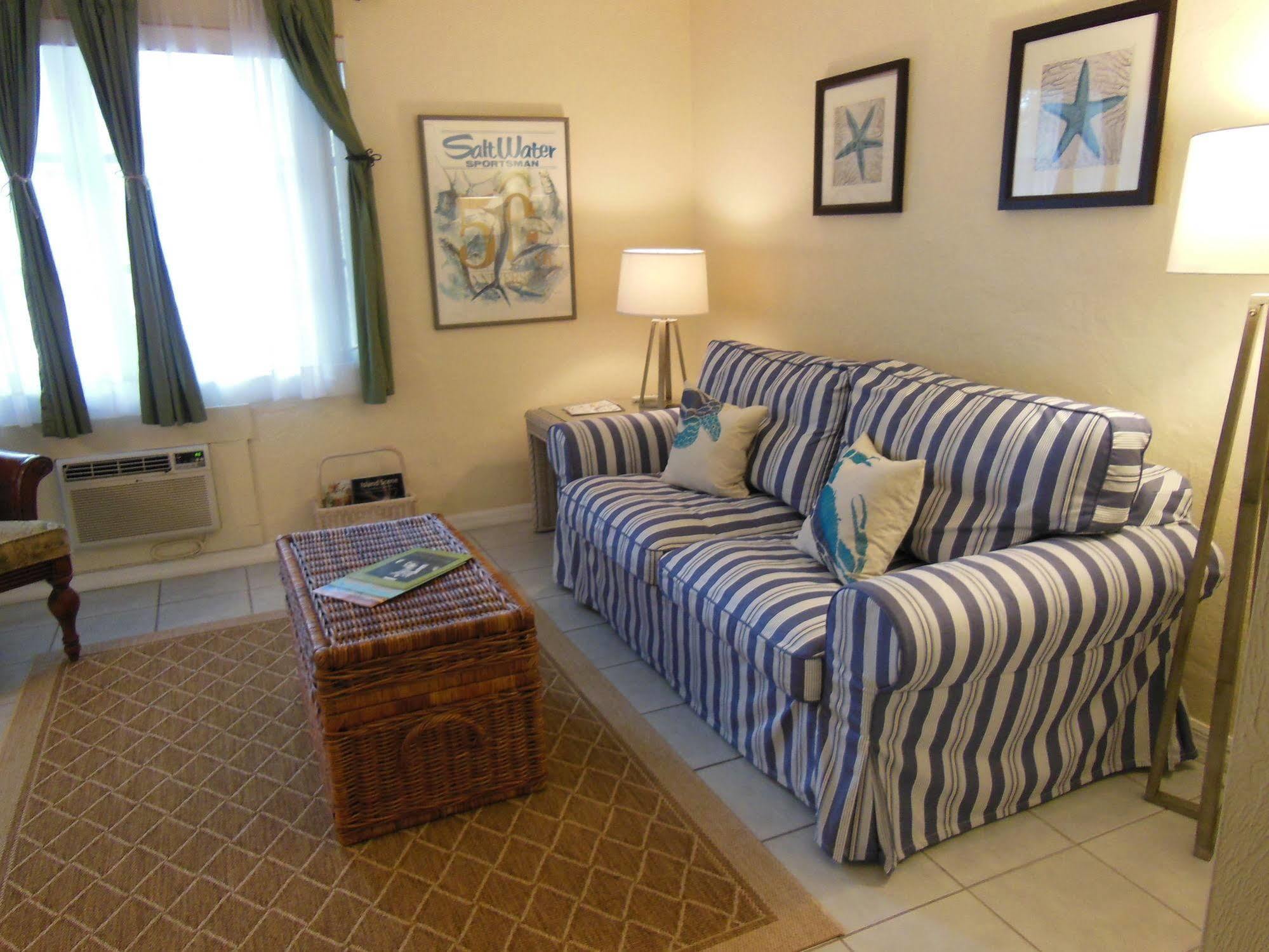 Tarpon Tale Inn
