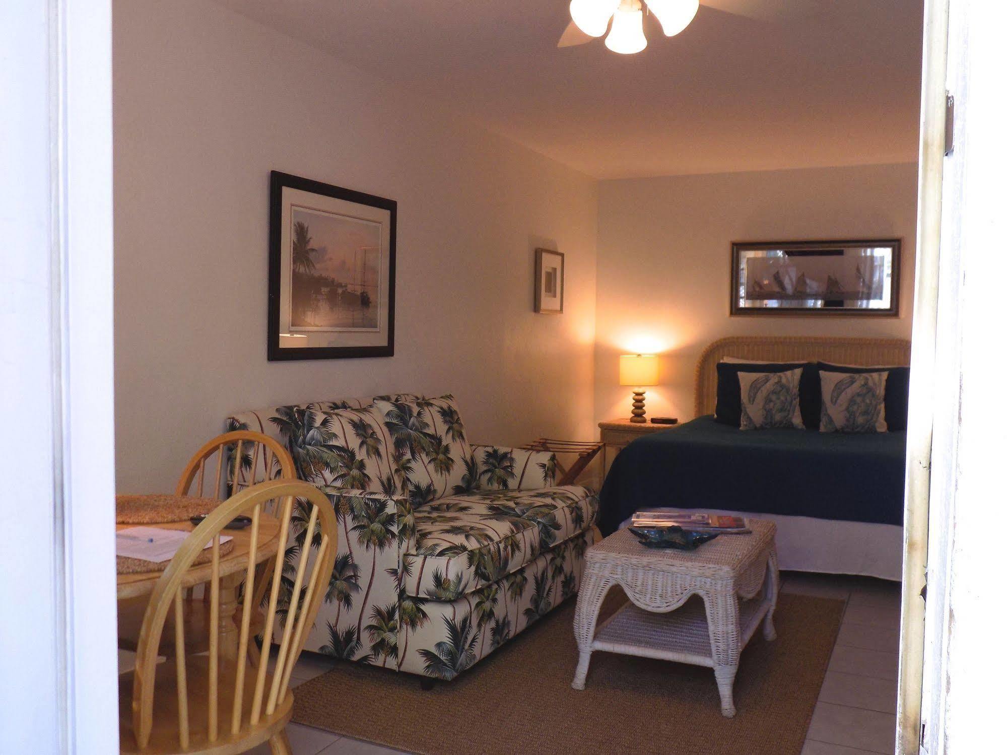 Inn Tarpon Tale
