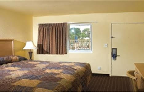 Hotel 6 Riviera Fl 2*