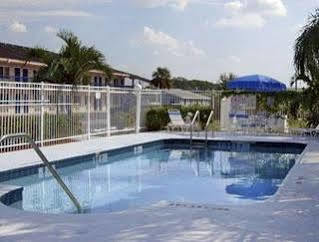 Howard Johnson By Wyndham Vero / Downtown 2*