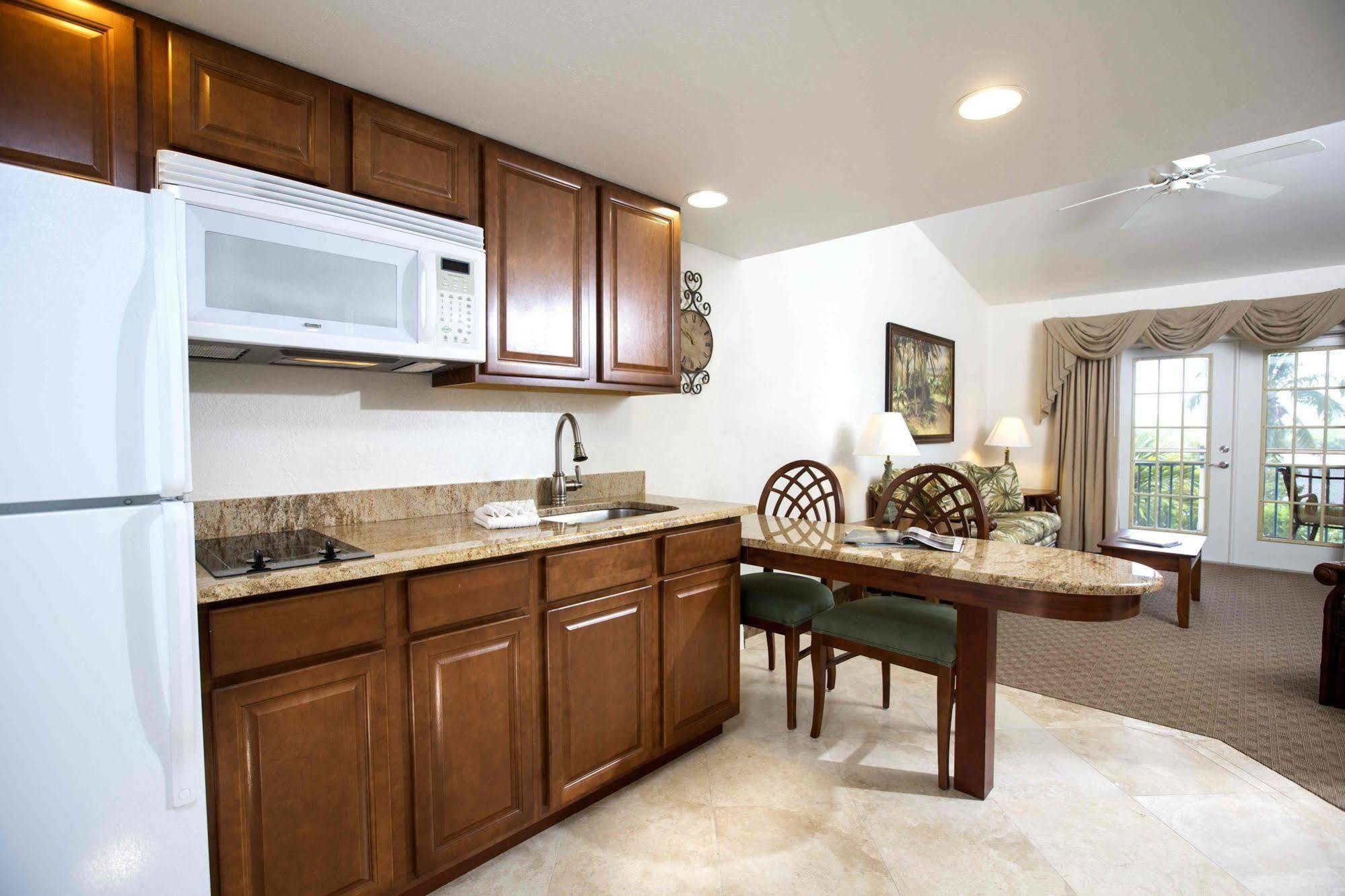 Tween Waters Island & Resort 3*