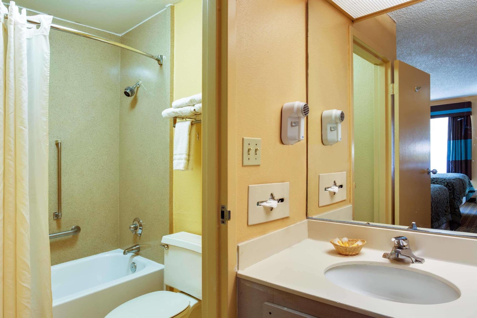 Hotel Days By Wyndham Bay Sarasota