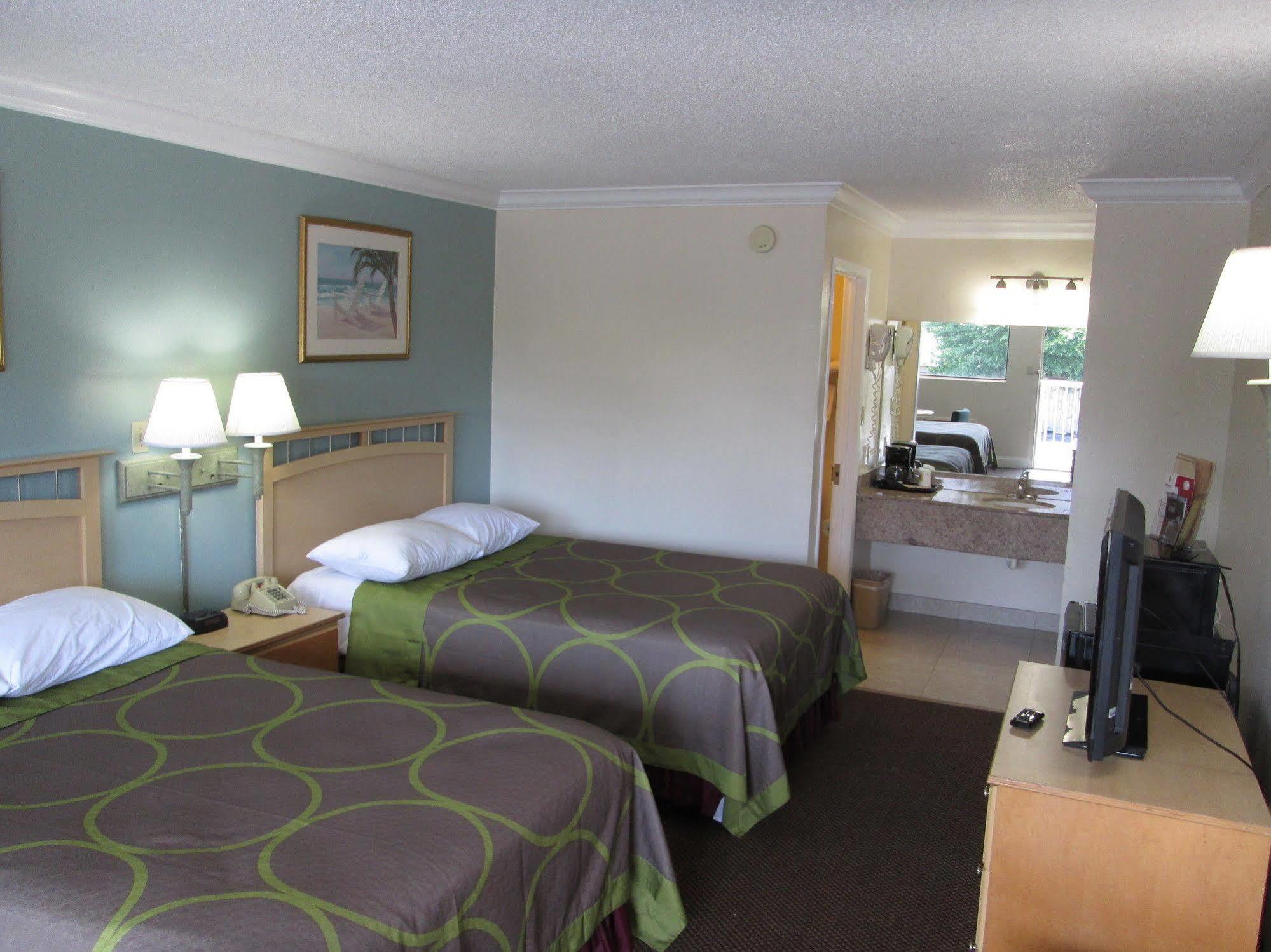 Super 8 By Wyndham Ft Walton