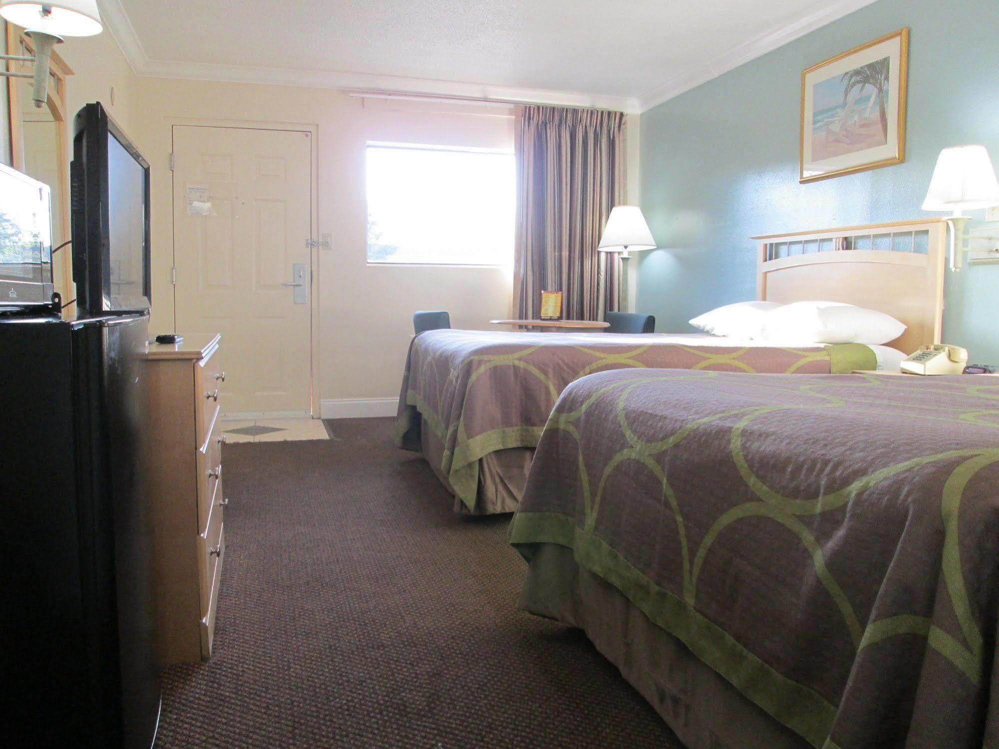 Super 8 By Wyndham Ft Walton 2*