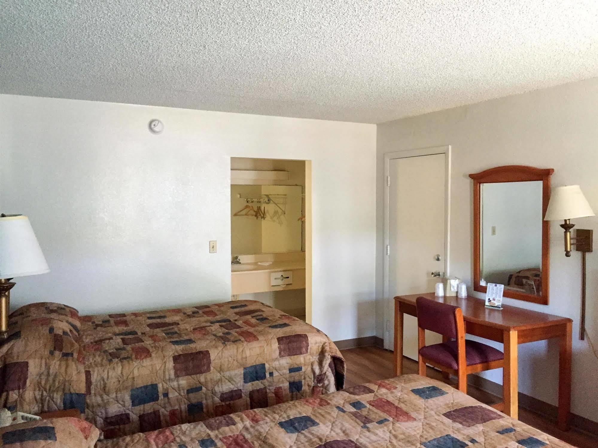 6-daytona Beach, Fl - Speedway Hotel 2*