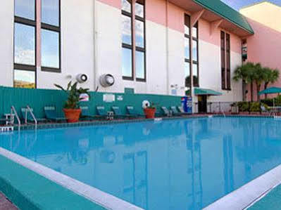 Ramada Maingate West 3*