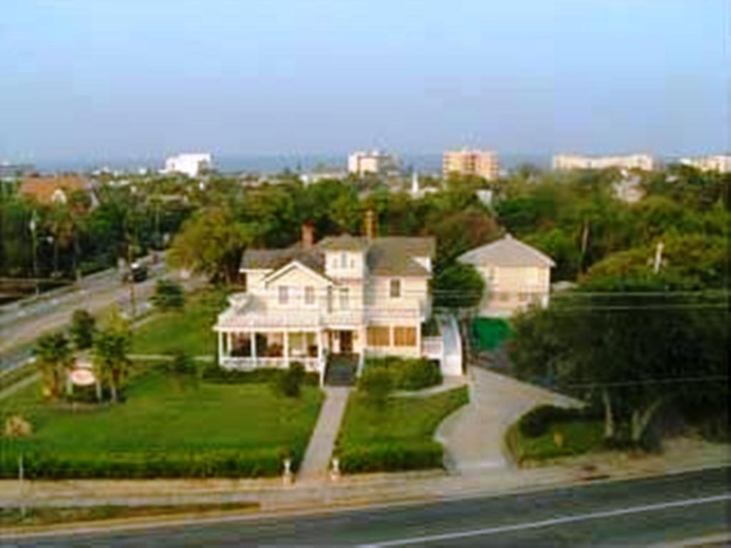 August Seven Hotel