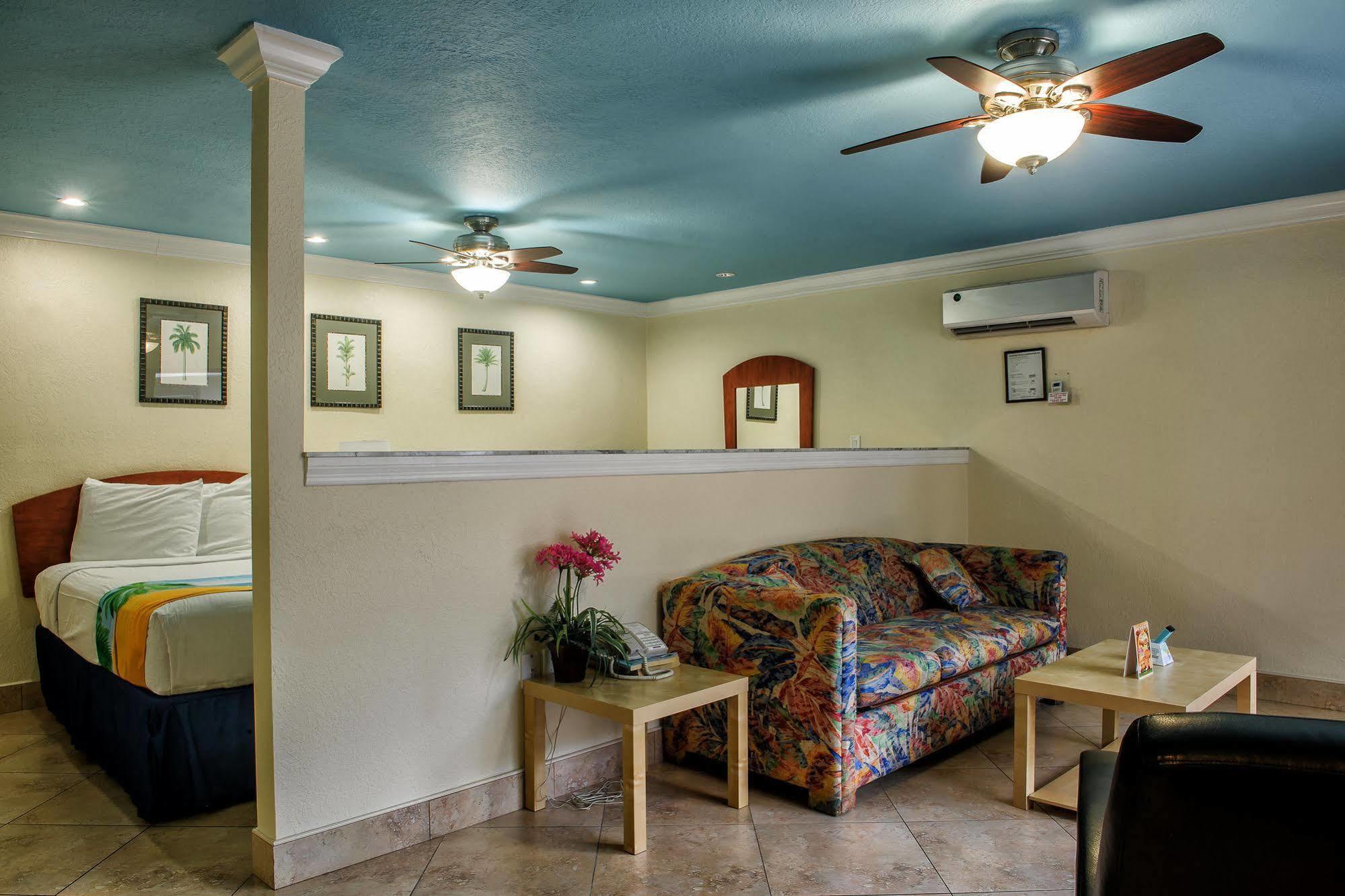 Bayview Plaza Waterfront 3*