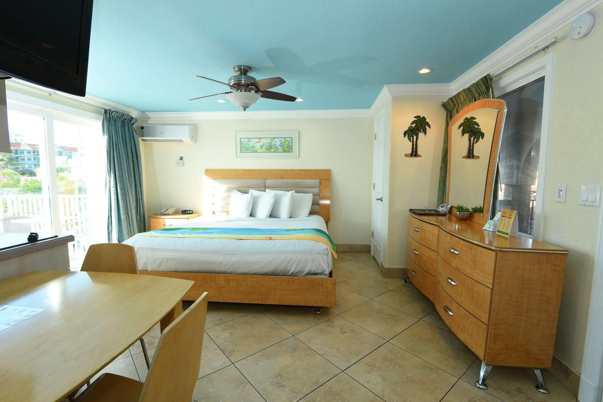 Bayview Plaza Waterfront Hotel 3*