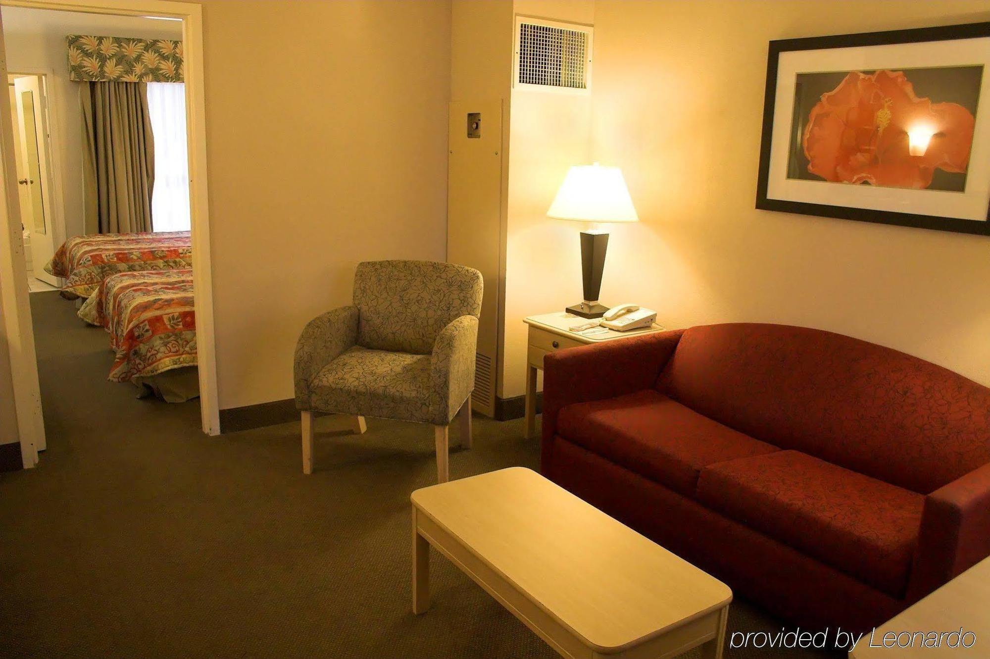 Hotel Baymont By Wyndham Near Busch Gardens