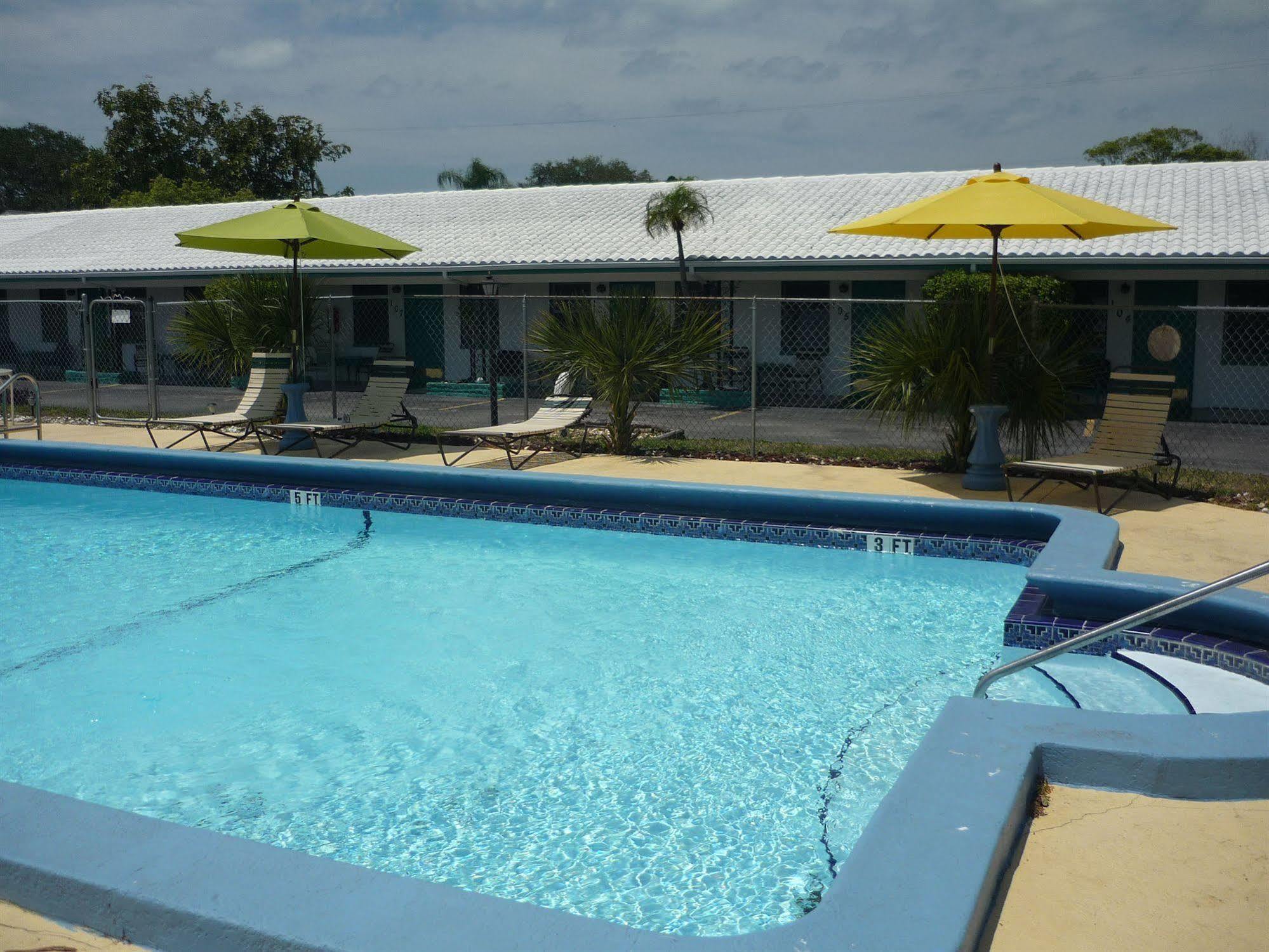 Motel Palm Court
