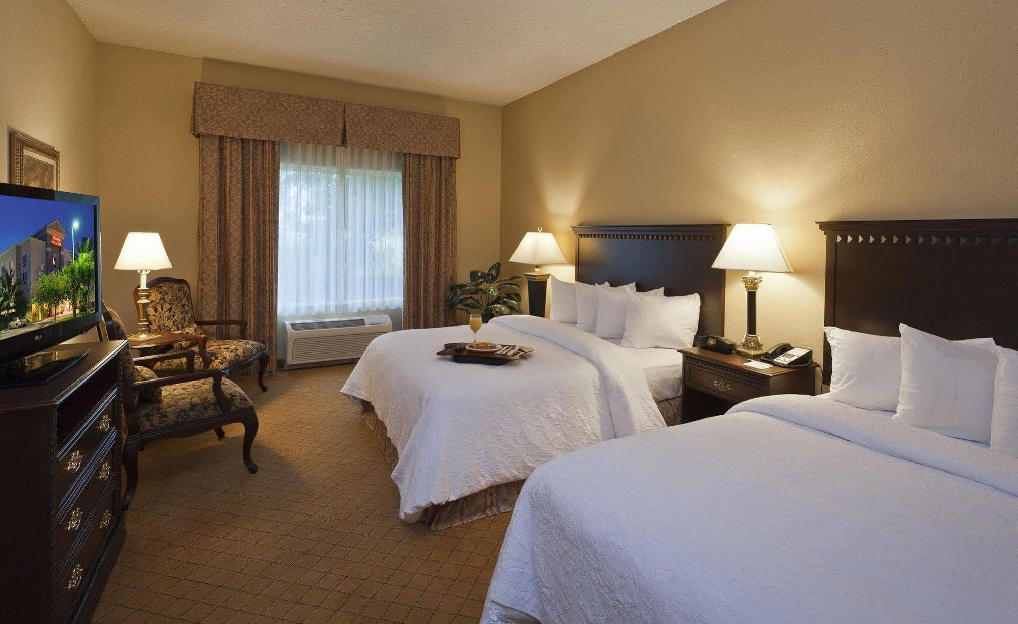 Hampton & Wellington Hotel 3*