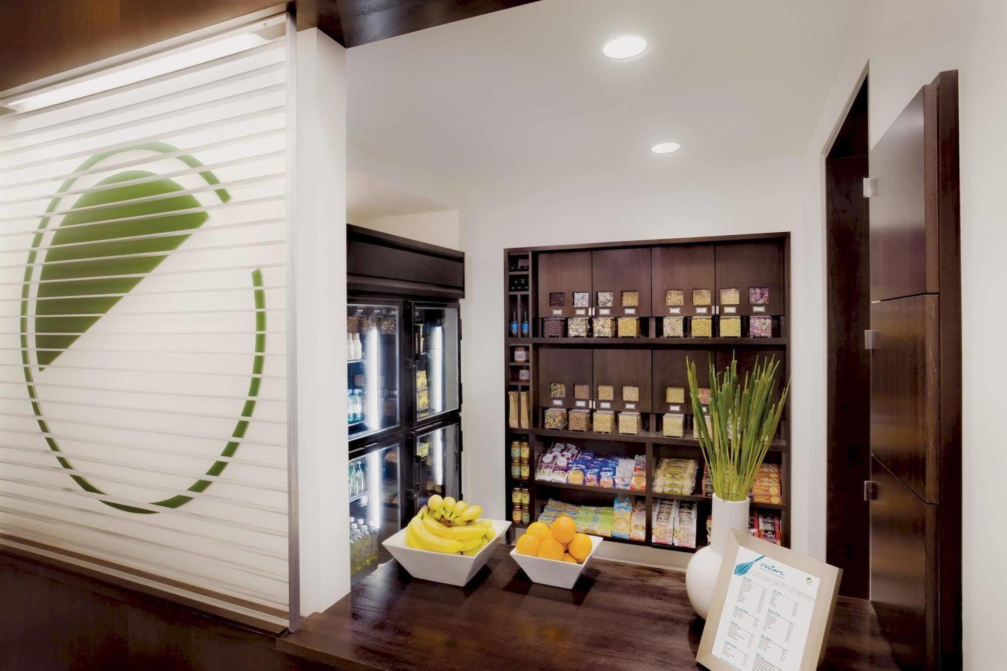 Hotel Element Miami Doral 3*