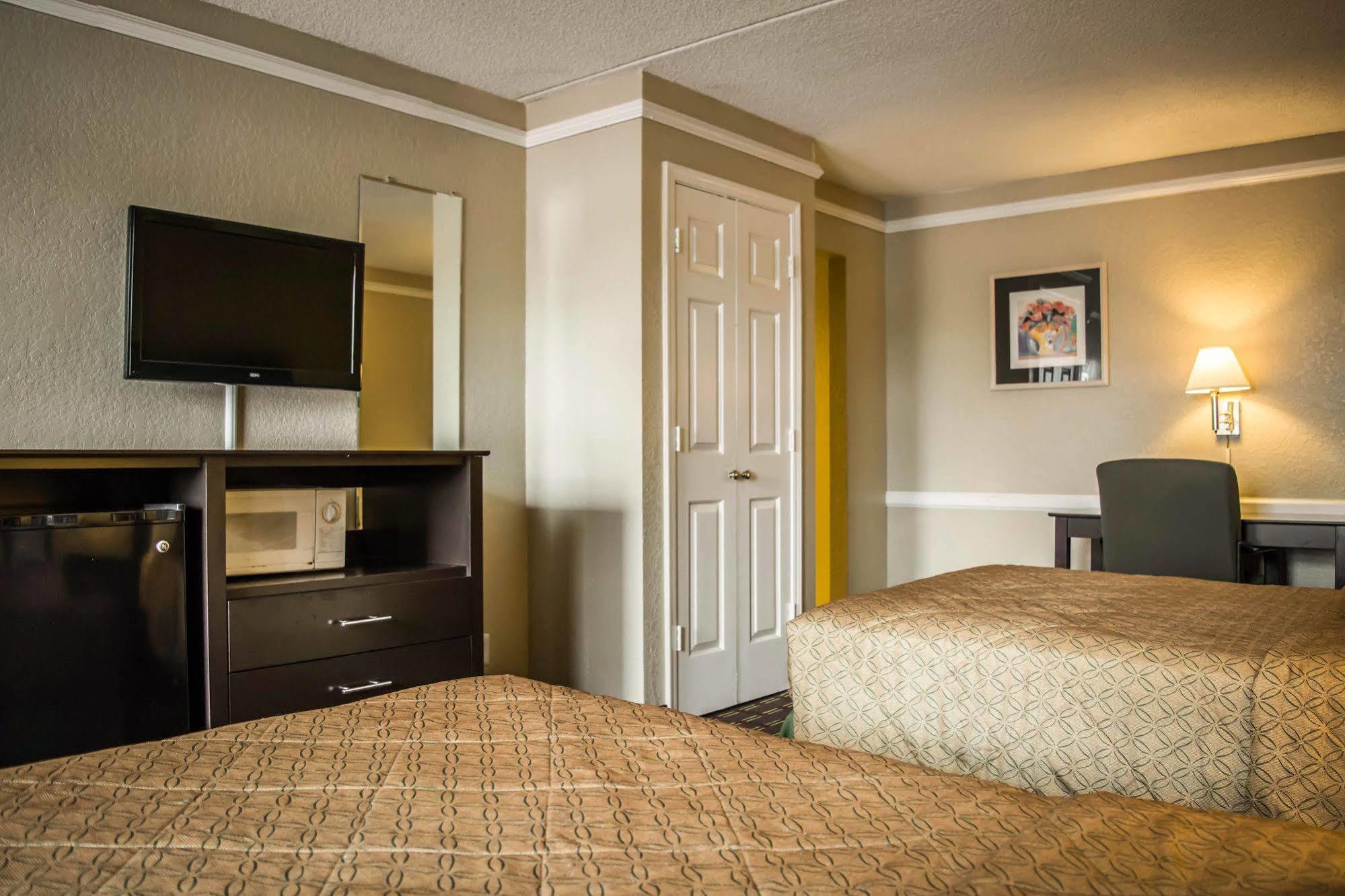 Rodeway Near Ybor - Casino Inn 2*