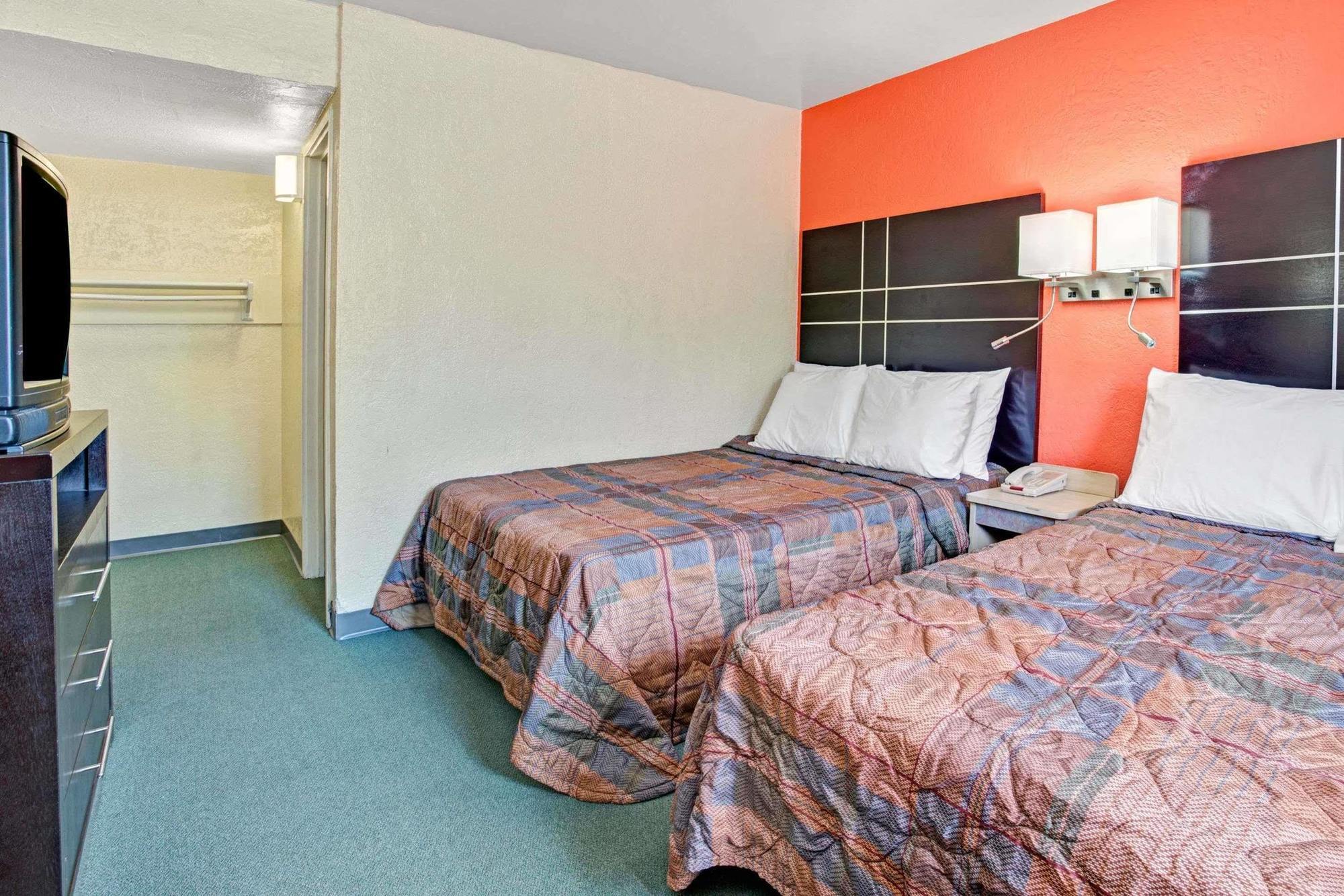 Knights Airport Motel