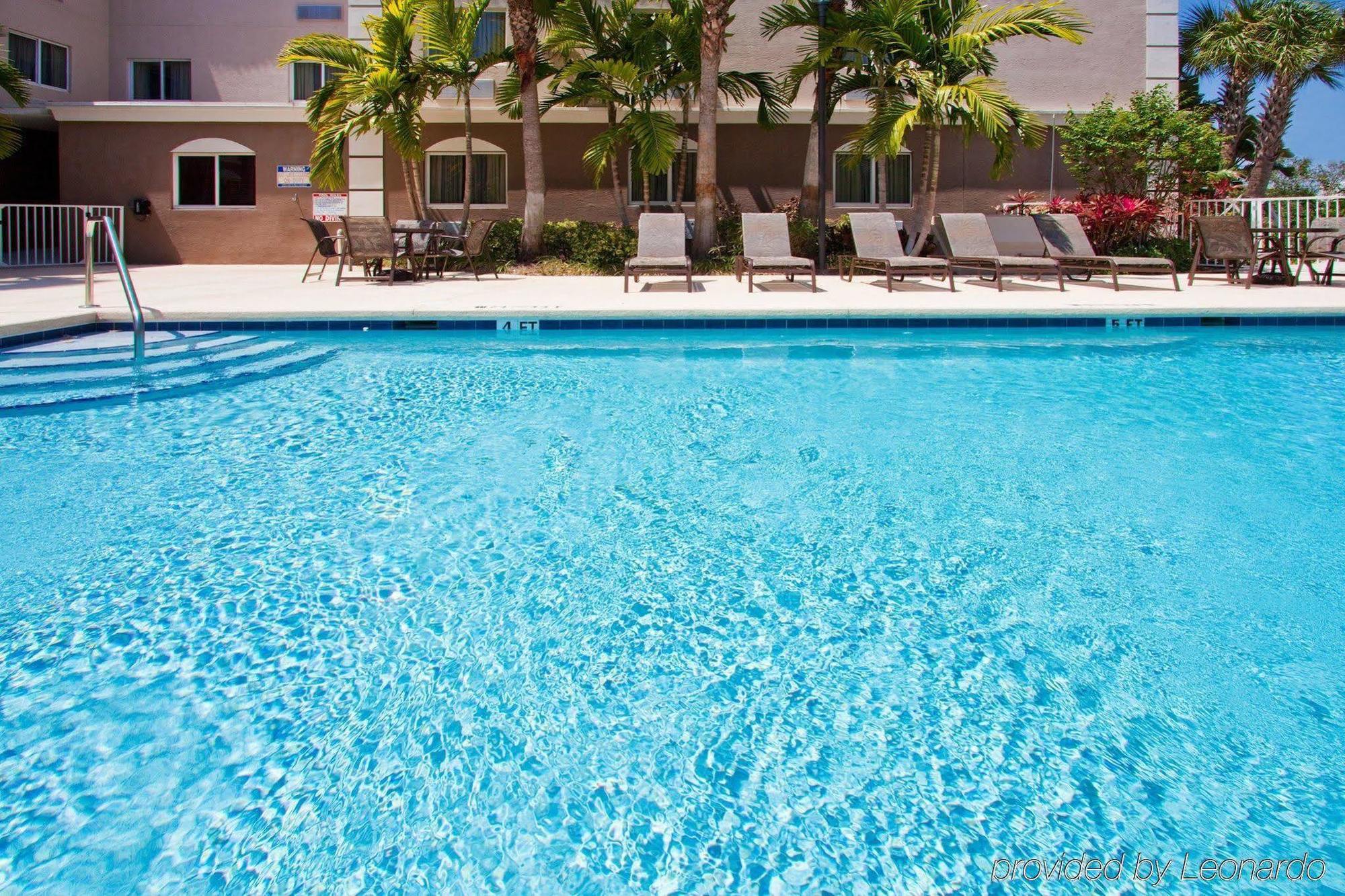 Express West Palm Metrocentre By Ihg Inn 3*