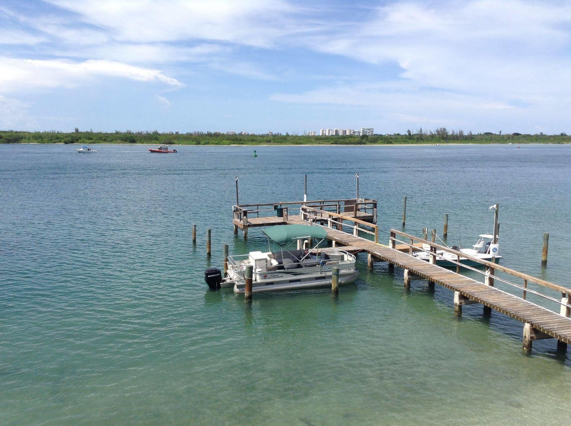 Resort Dockside &