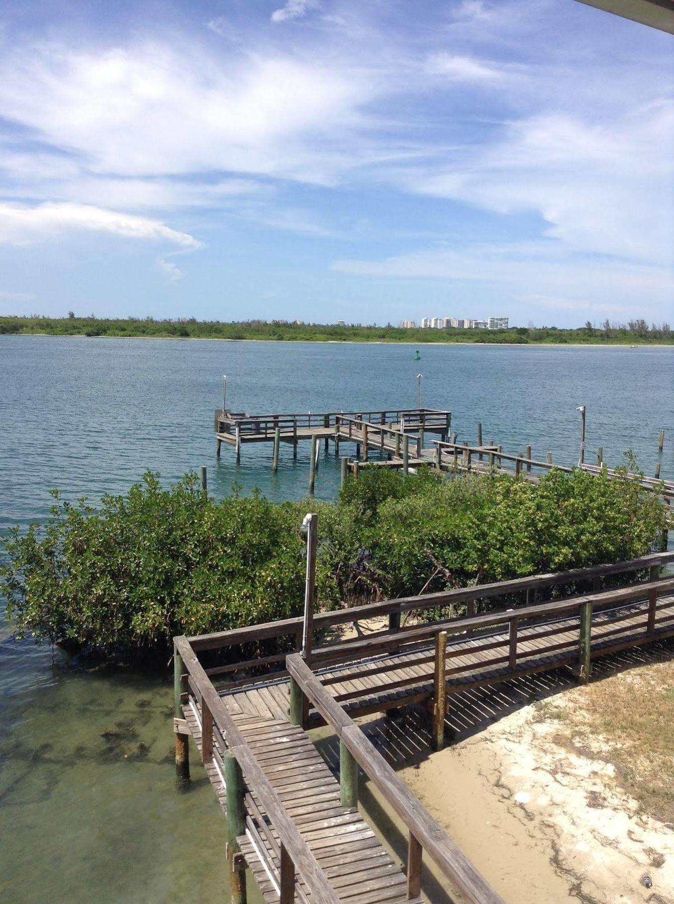 Dockside & Resort 3*