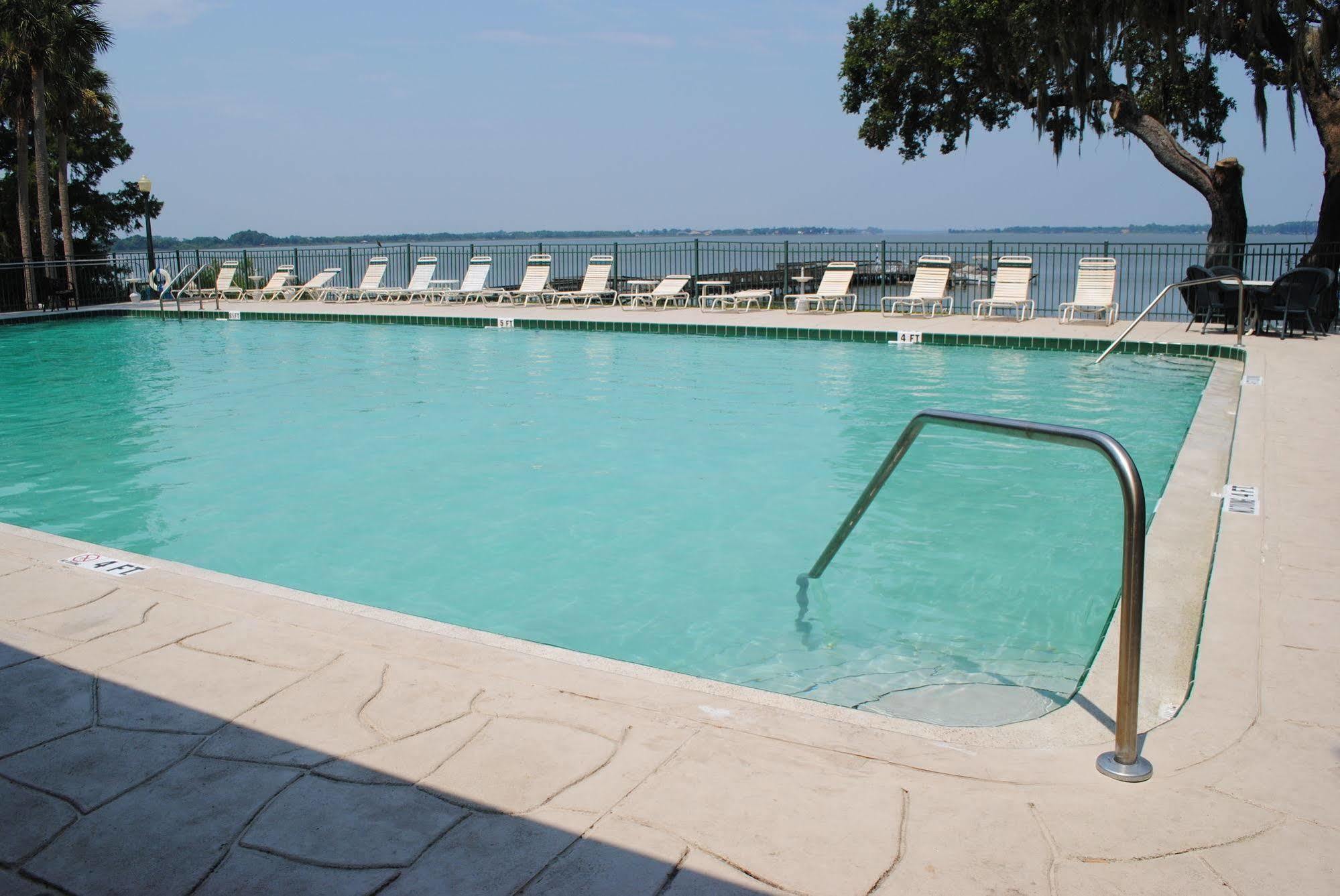 Hotel Lakeside On Dora