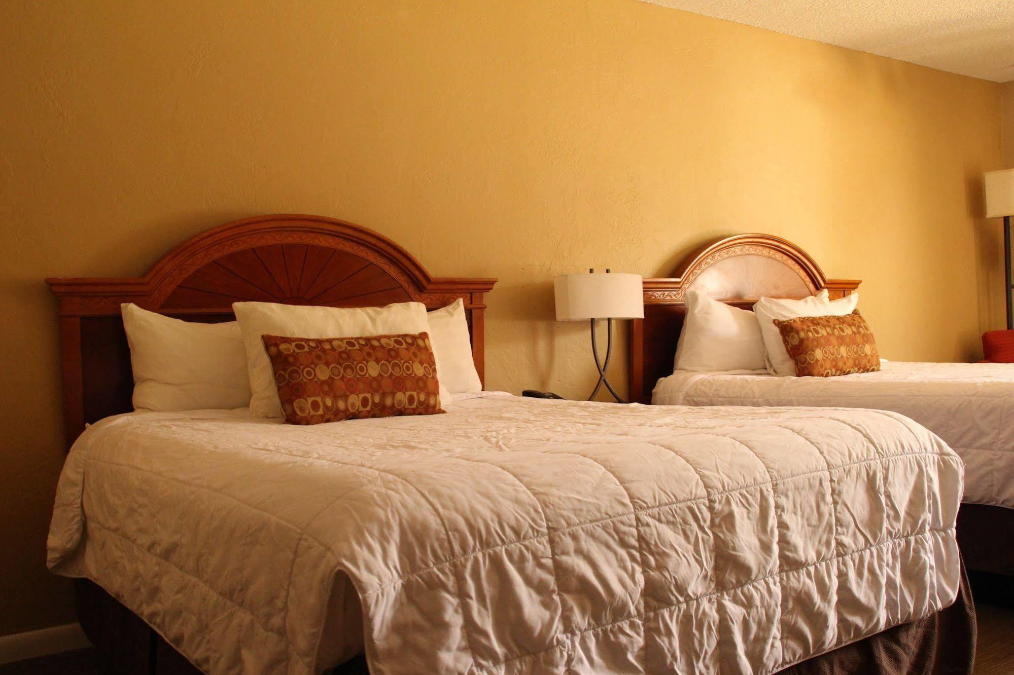 Crystal Cove Riverfront Resort 3*