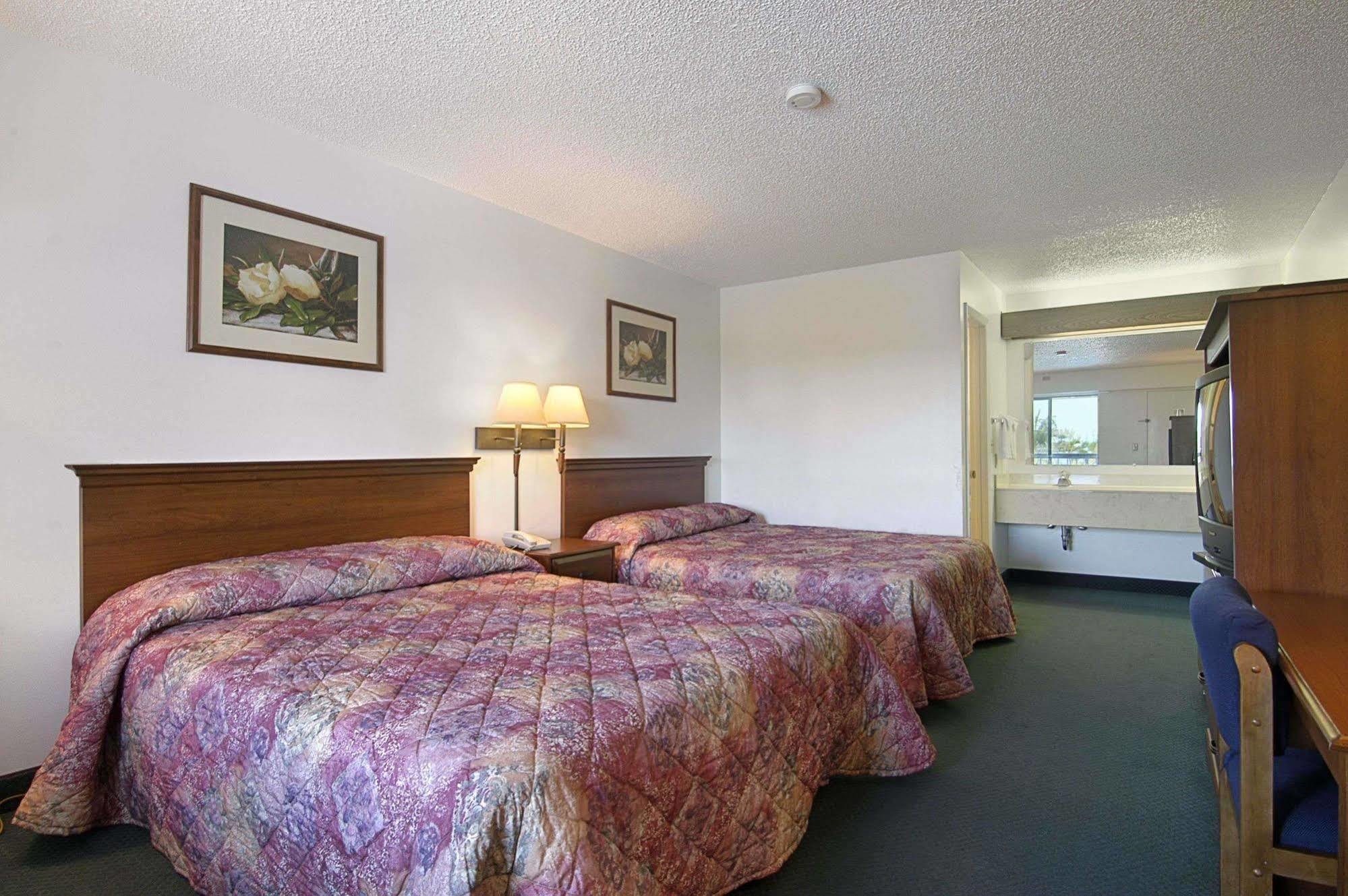 Super 8 By Wyndham Riviera West Palm Riviera Beach