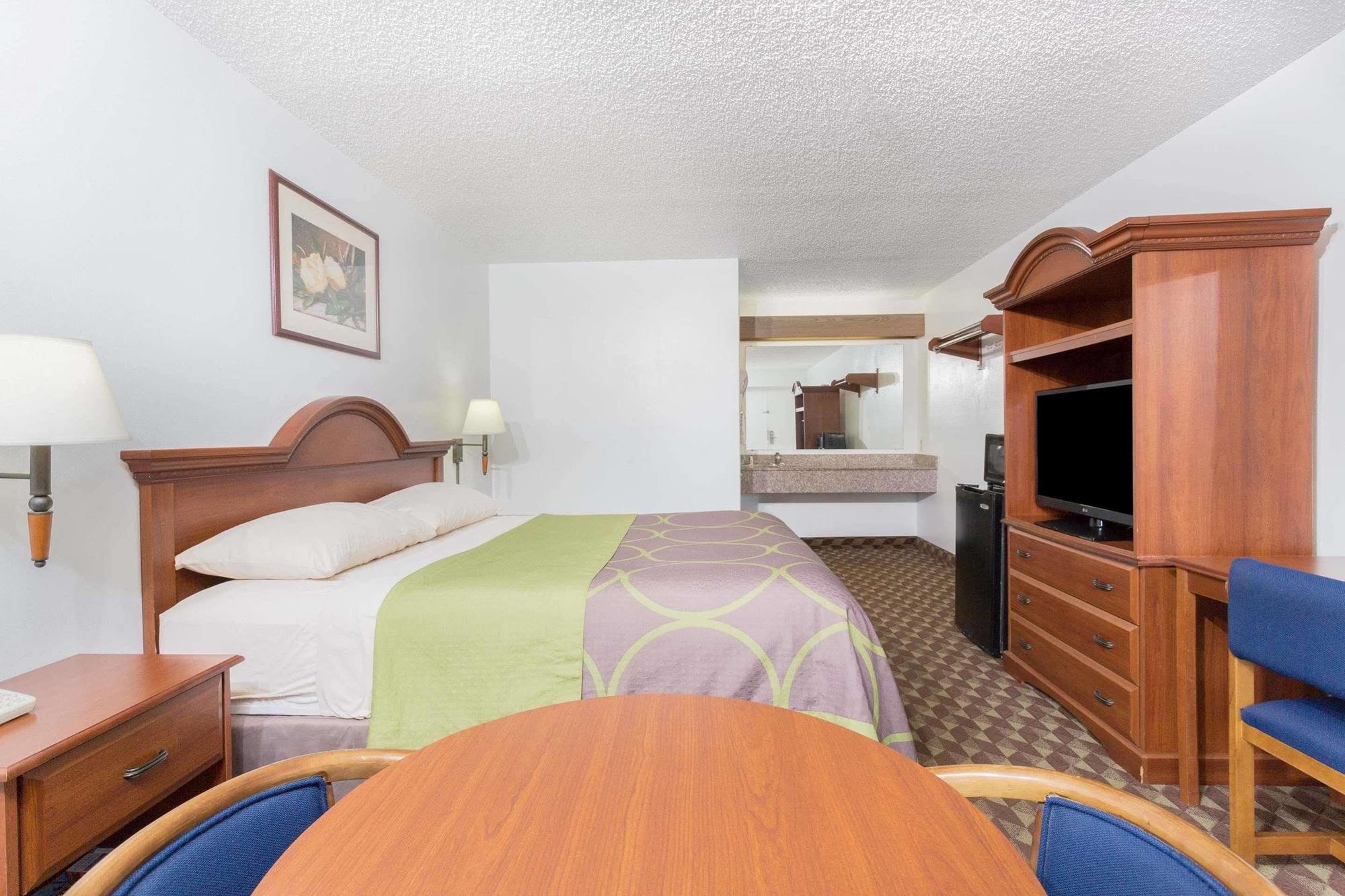 Super 8 By Wyndham Riviera West Palm