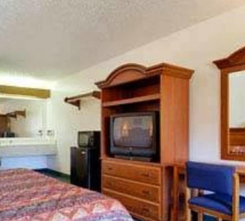 Super 8 By Wyndham Riviera West Palm Riviera Beach