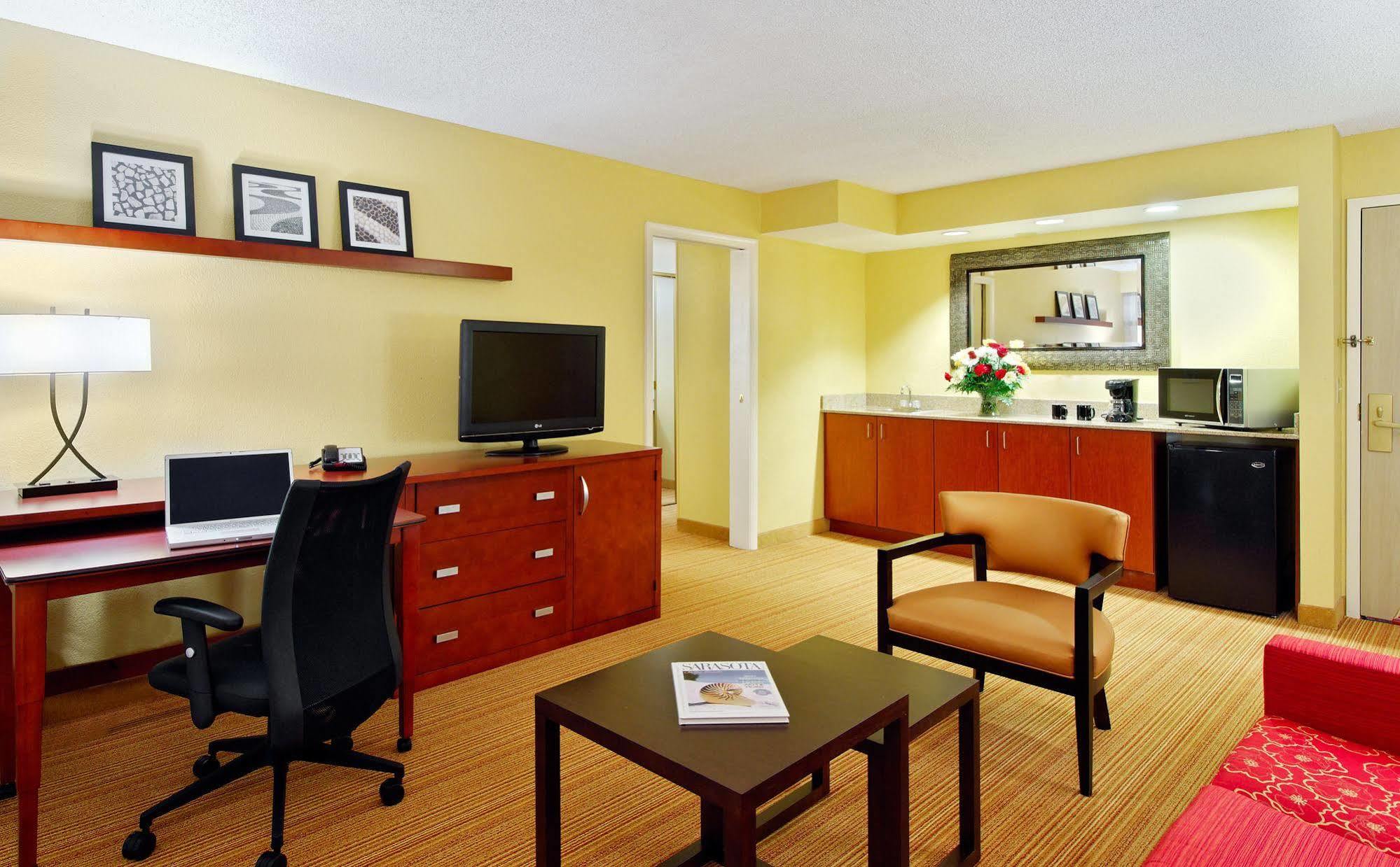 Courtyard Bradenton Airport Hotel 3*