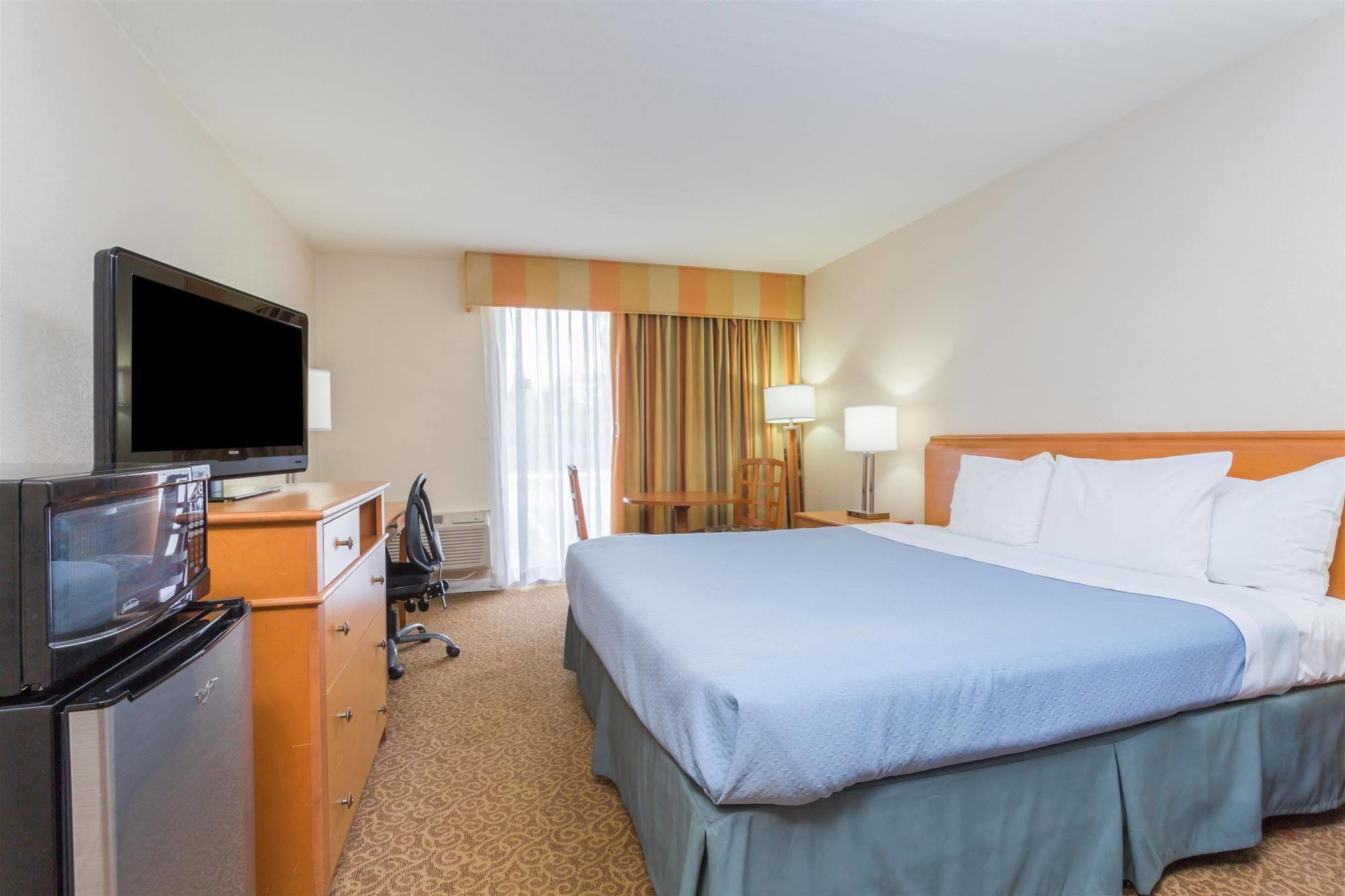 Days By Wyndham Neptune Hotel