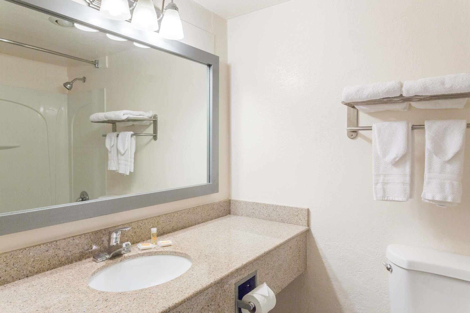 Hotel Days By Wyndham Neptune Jacksonville Beach