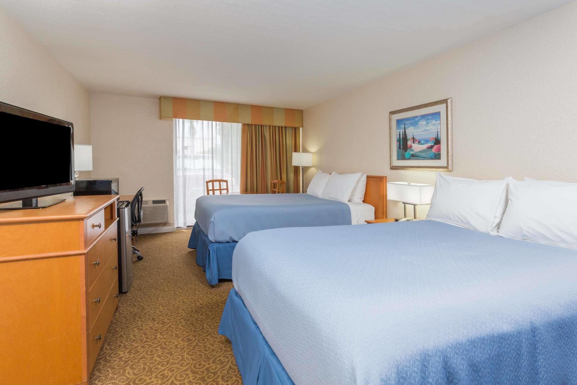 Days By Wyndham Neptune Hotel 2*