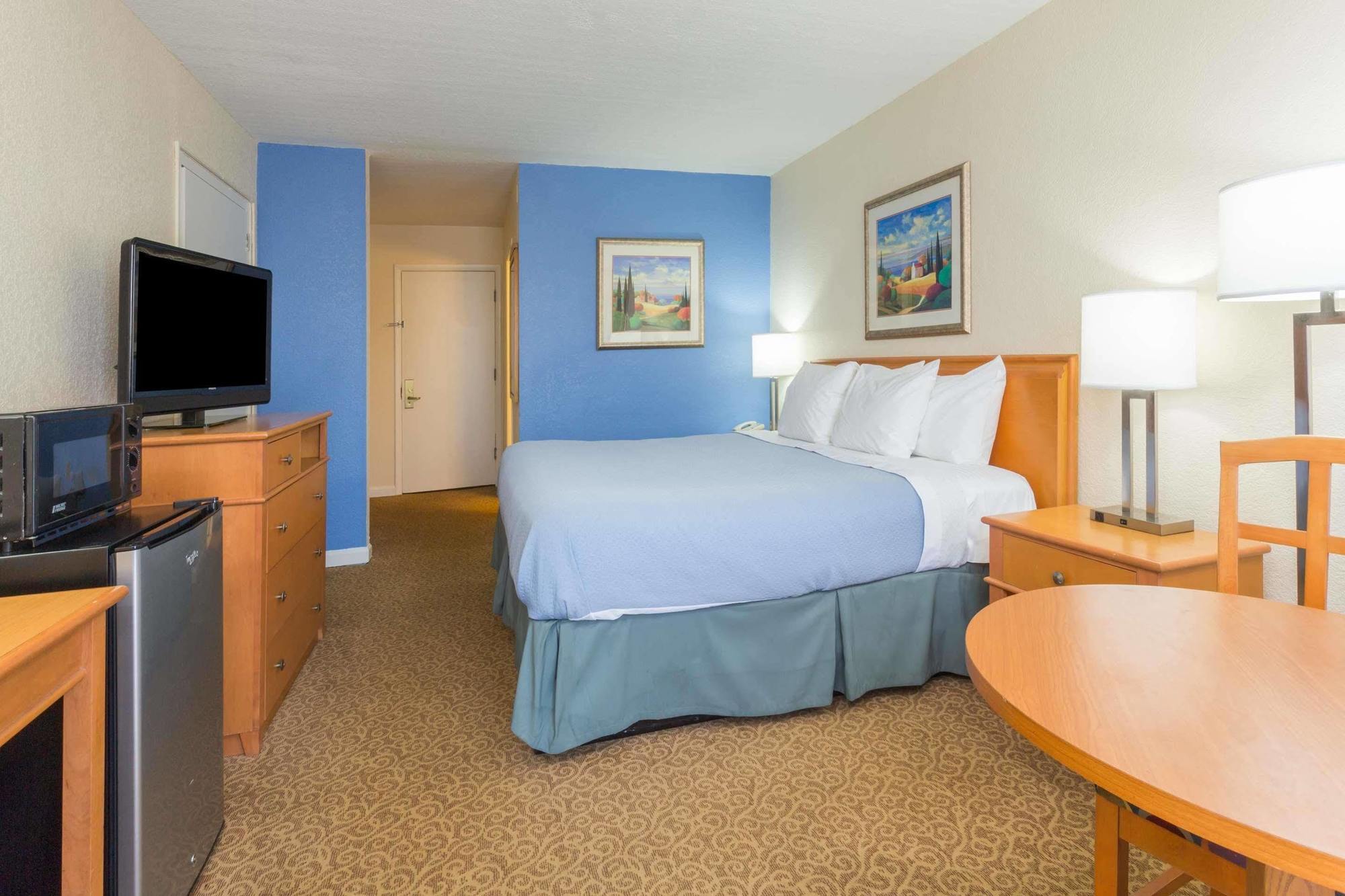 Days By Wyndham Neptune Hotel