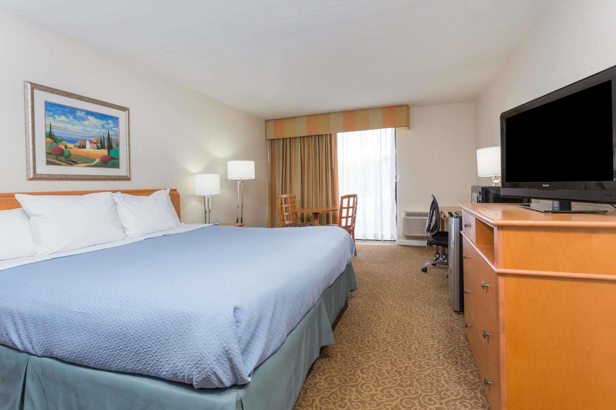 Days By Wyndham Neptune Jacksonville Beach